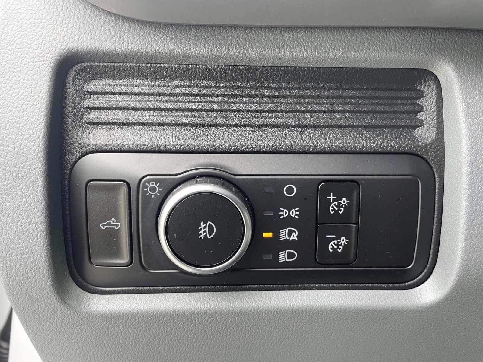 2025 Oxford White Ford Super Duty F-250 SRW XL 4X4 Truck