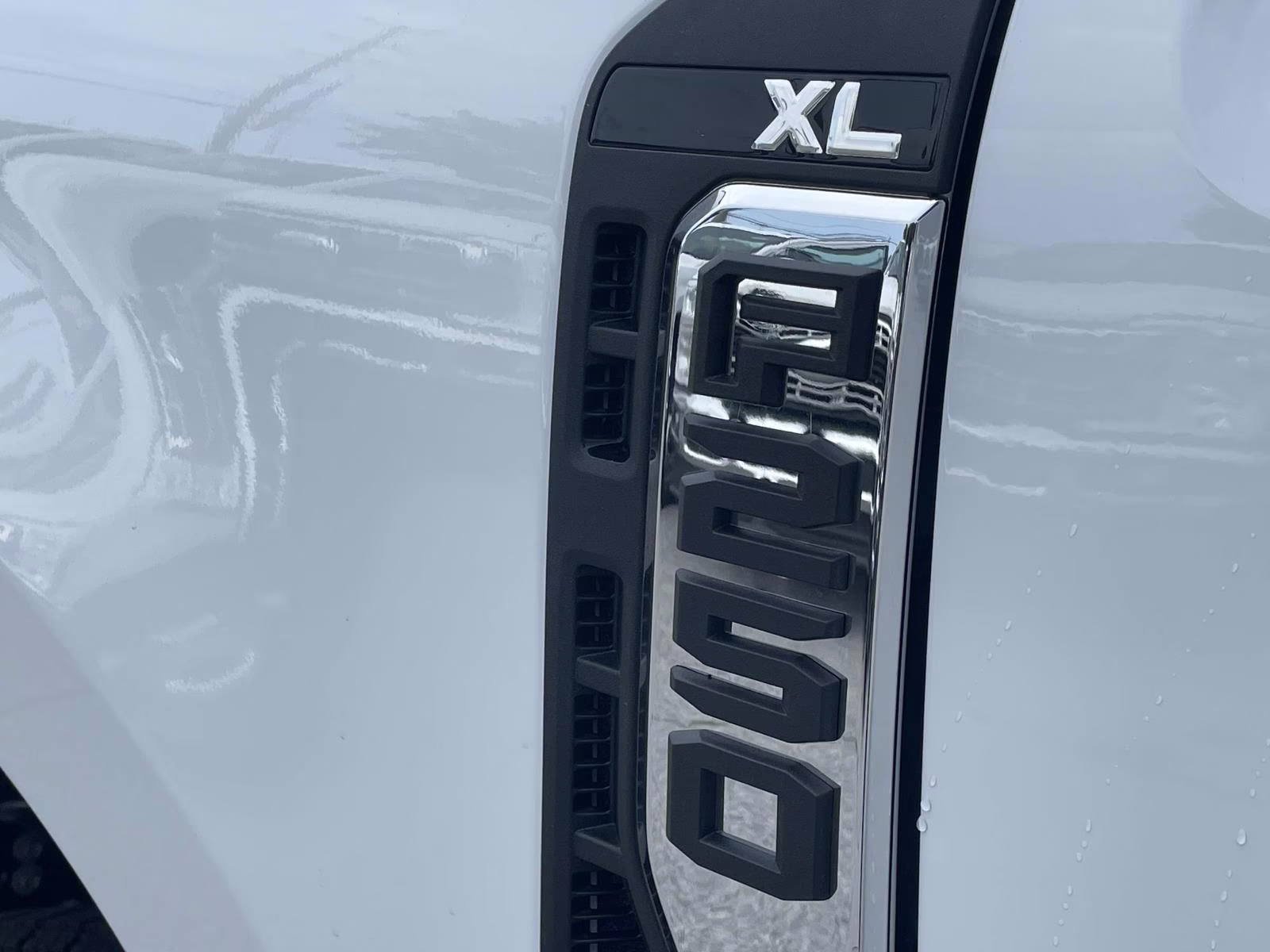 2025 Oxford White Ford Super Duty F-250 SRW XL 4X4 Truck