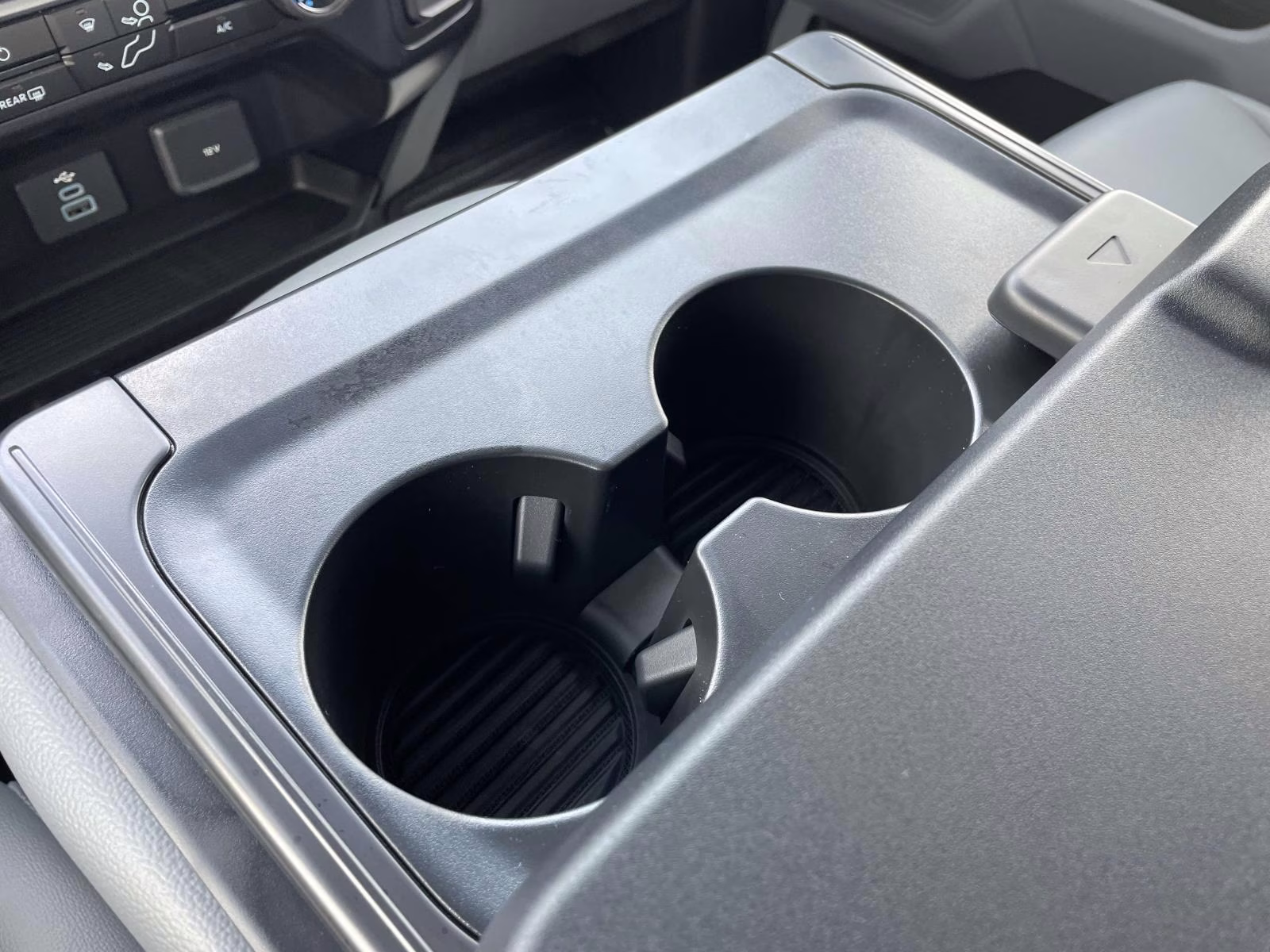 2026 Oxford White Ford Super Duty F-350 SRW XL RWD Chassis