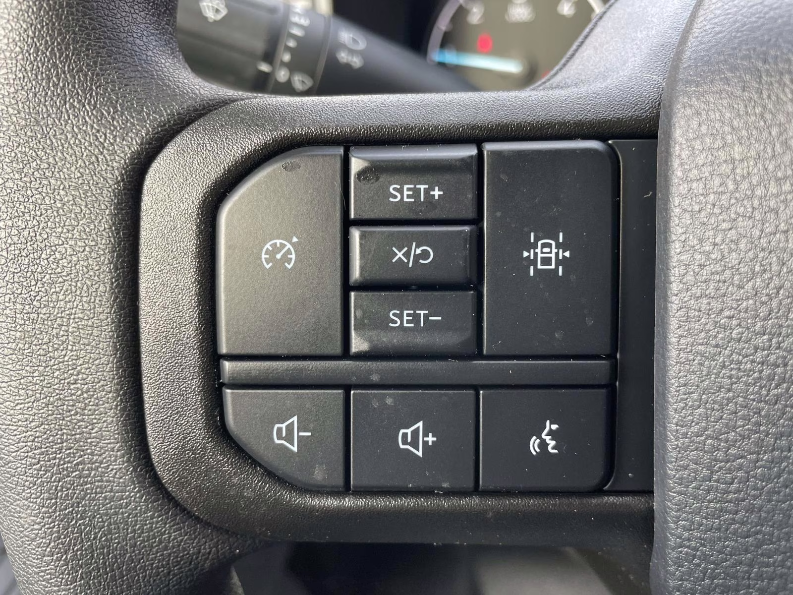 2026 Oxford White Ford Super Duty F-350 SRW XL RWD Chassis