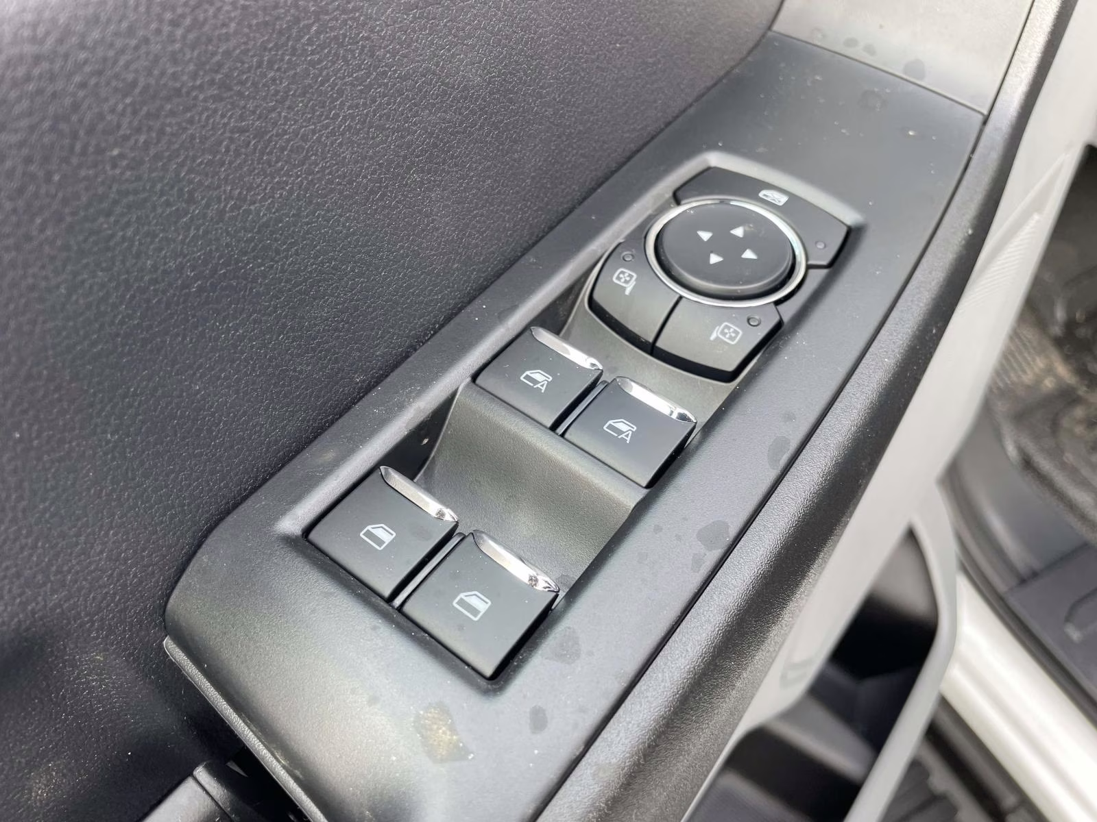 2026 Oxford White Ford Super Duty F-350 SRW XL RWD Chassis