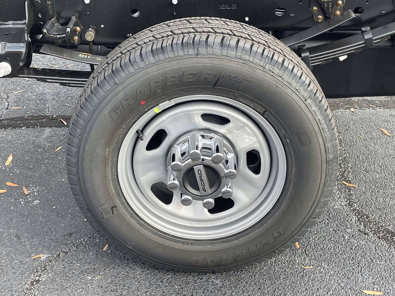 2026 Oxford White Ford Super Duty F-350 SRW XL RWD Chassis