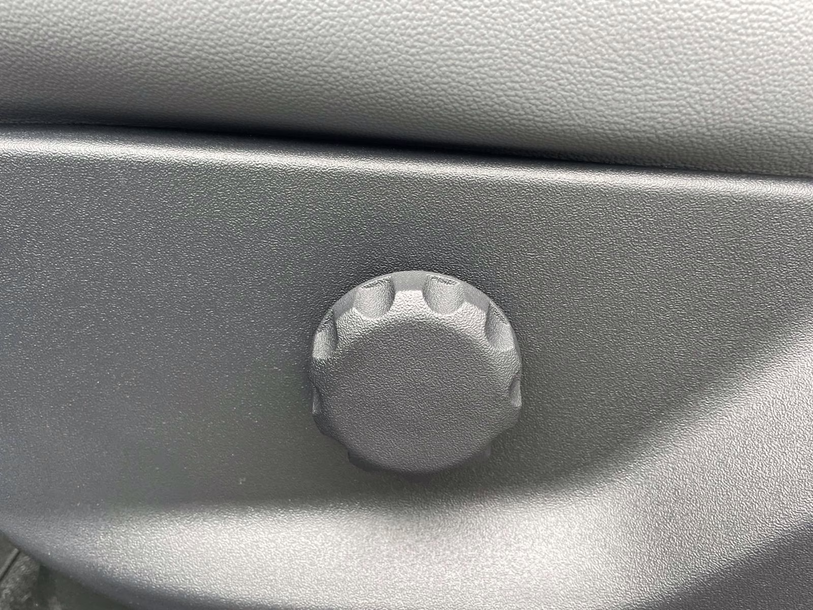 2026 Oxford White Ford Super Duty F-350 SRW XL RWD Chassis