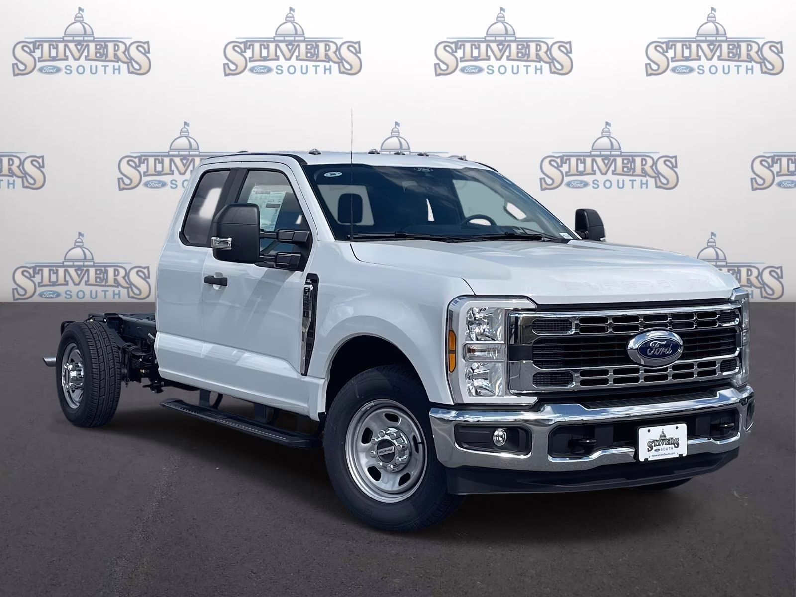 2026 Oxford White Ford Super Duty F-350 SRW XL RWD Chassis