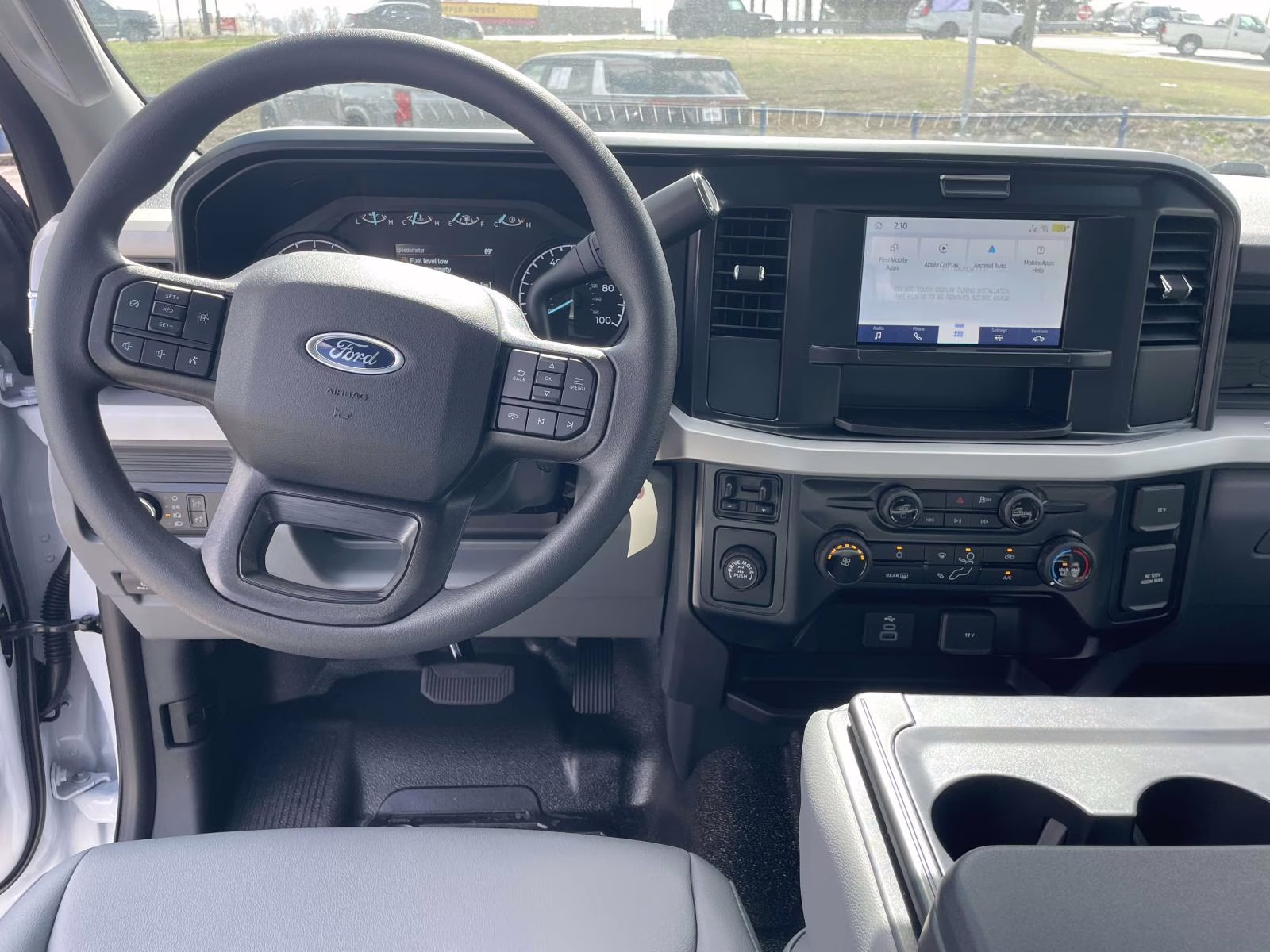 2026 Oxford White Ford Super Duty F-350 SRW XL RWD Chassis