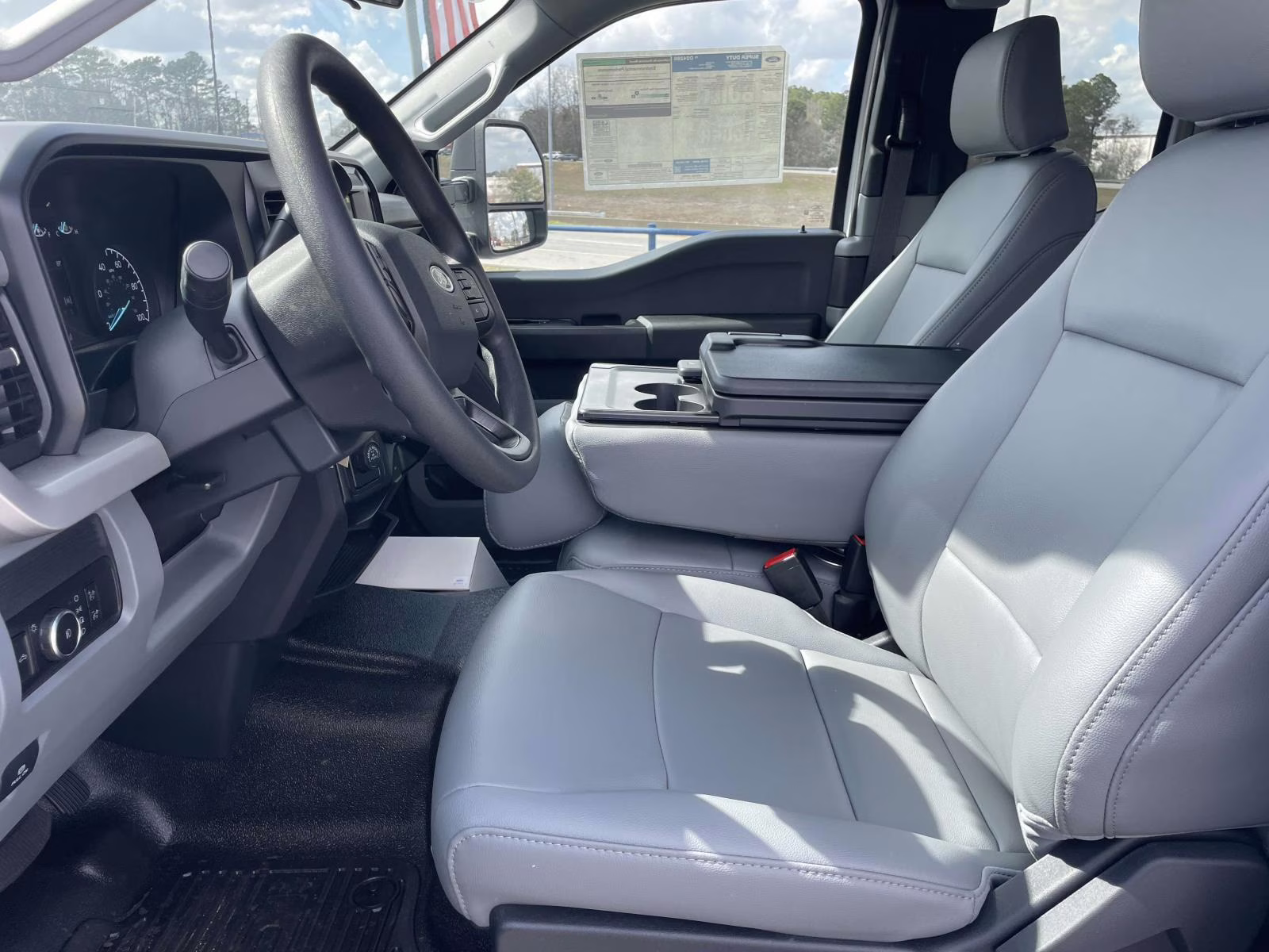 2026 Oxford White Ford Super Duty F-350 SRW XL RWD Chassis