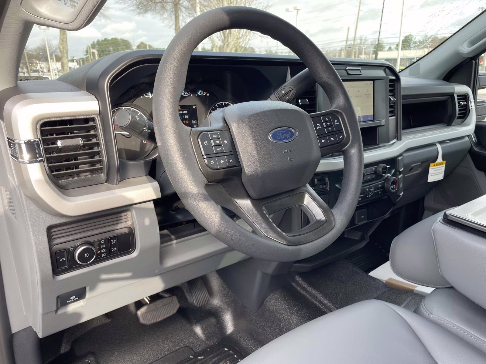 2026 Oxford White Ford Super Duty F-350 SRW XL RWD Chassis