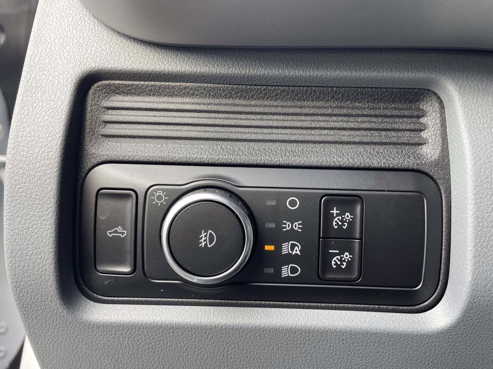 2026 Oxford White Ford Super Duty F-350 SRW XL RWD Chassis