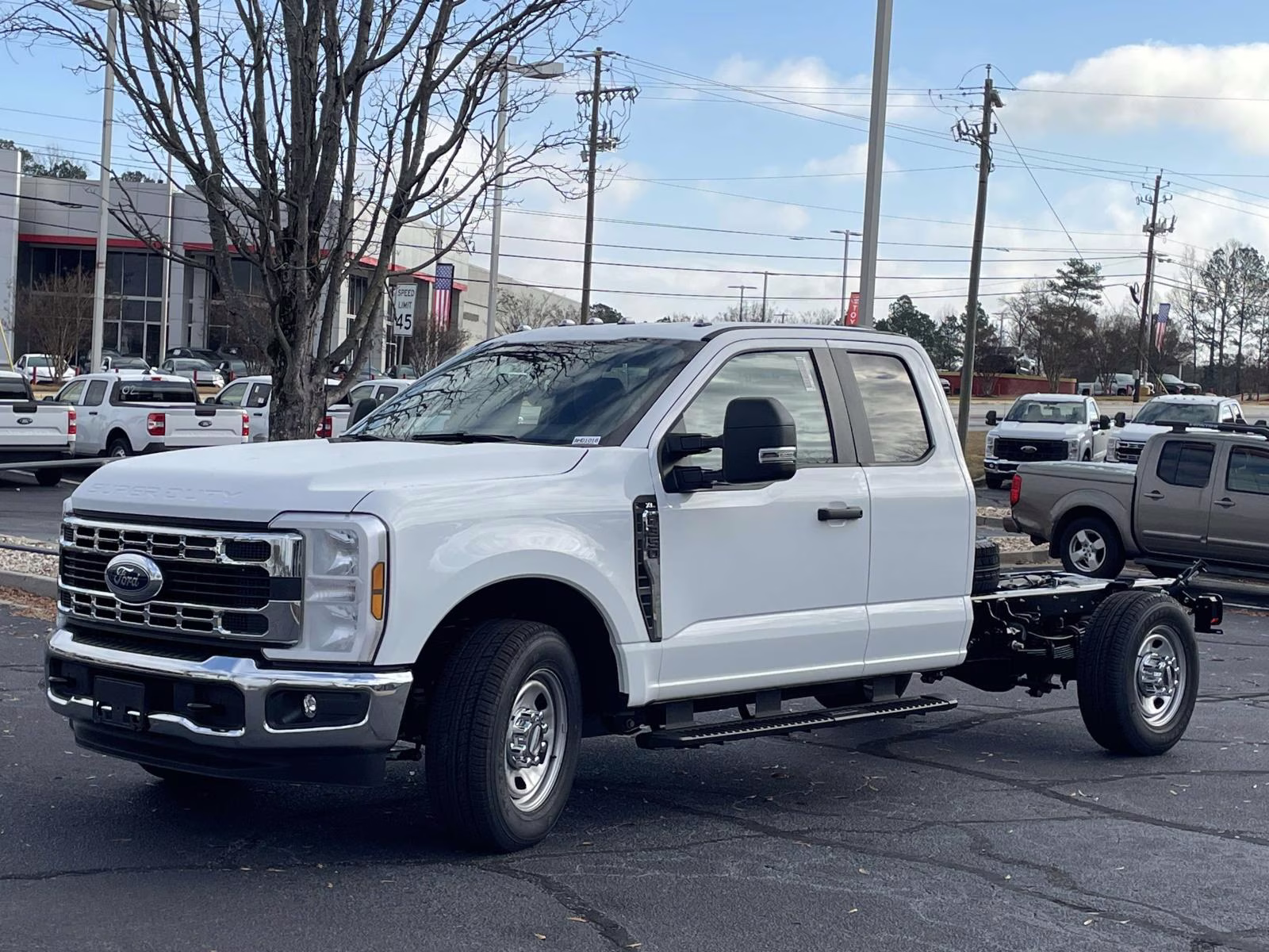 2026 Oxford White Ford Super Duty F-350 SRW XL RWD Chassis