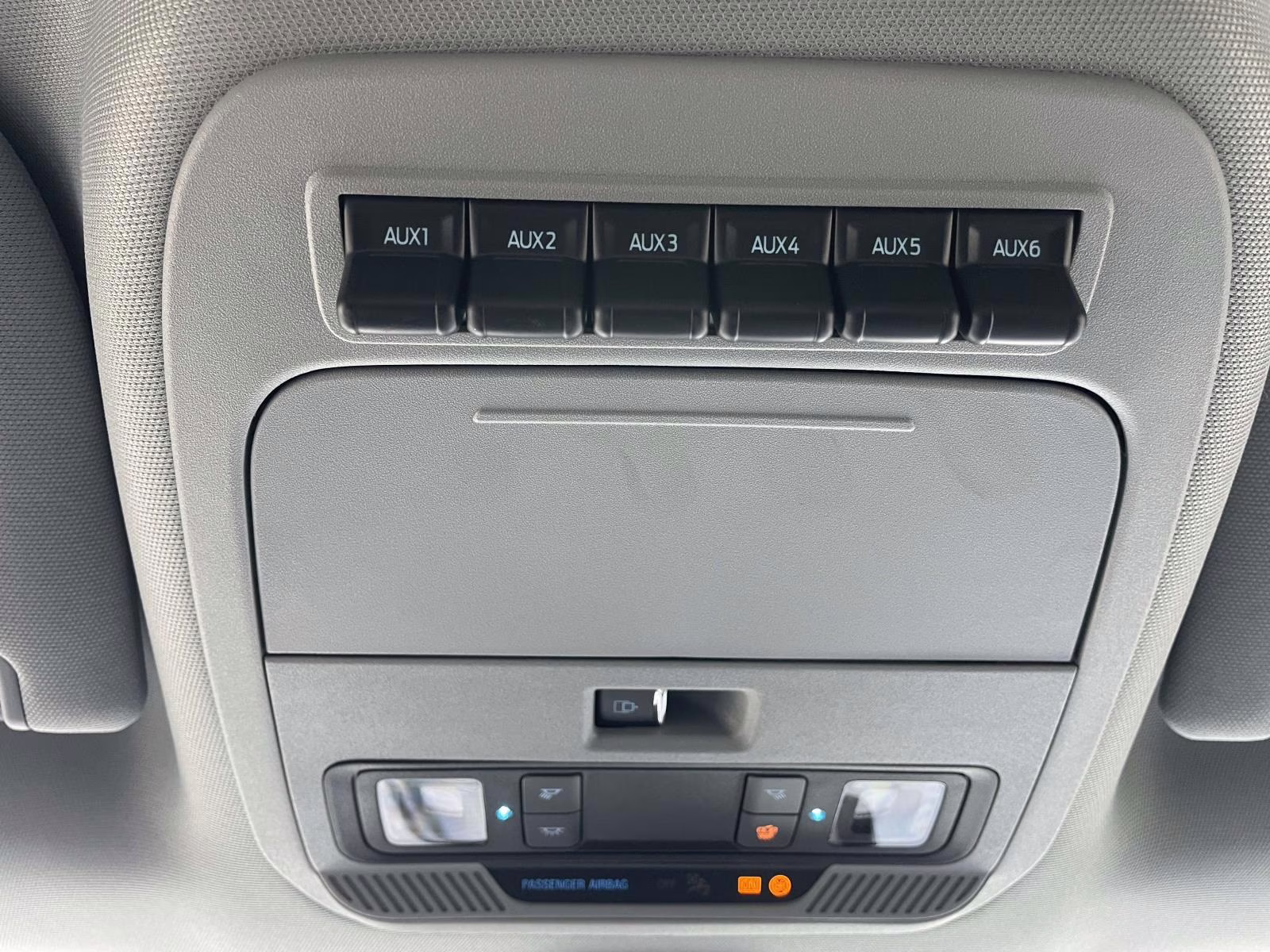 2026 Oxford White Ford Super Duty F-350 SRW XL RWD Chassis