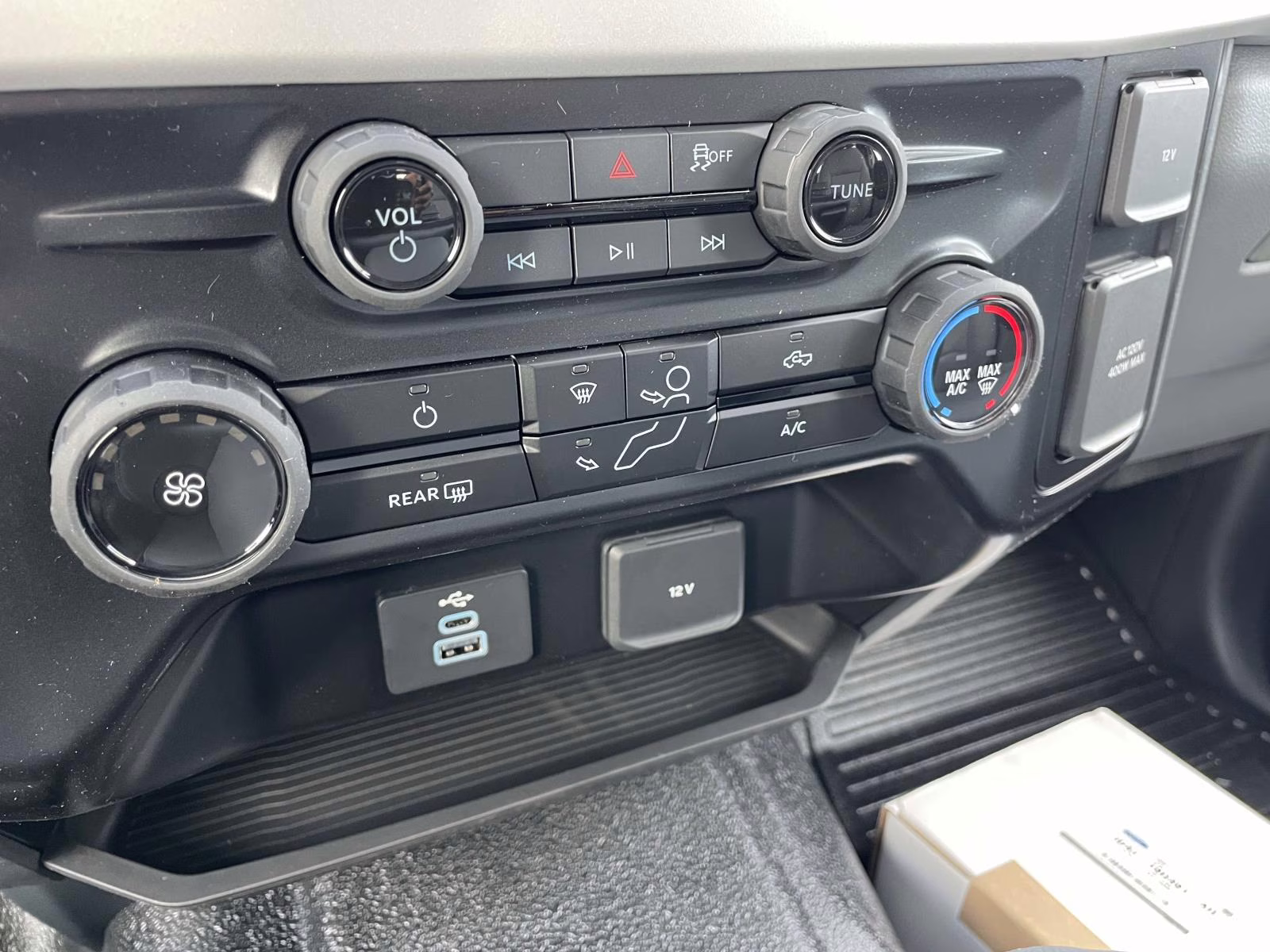 2026 Oxford White Ford Super Duty F-350 SRW XL RWD Chassis