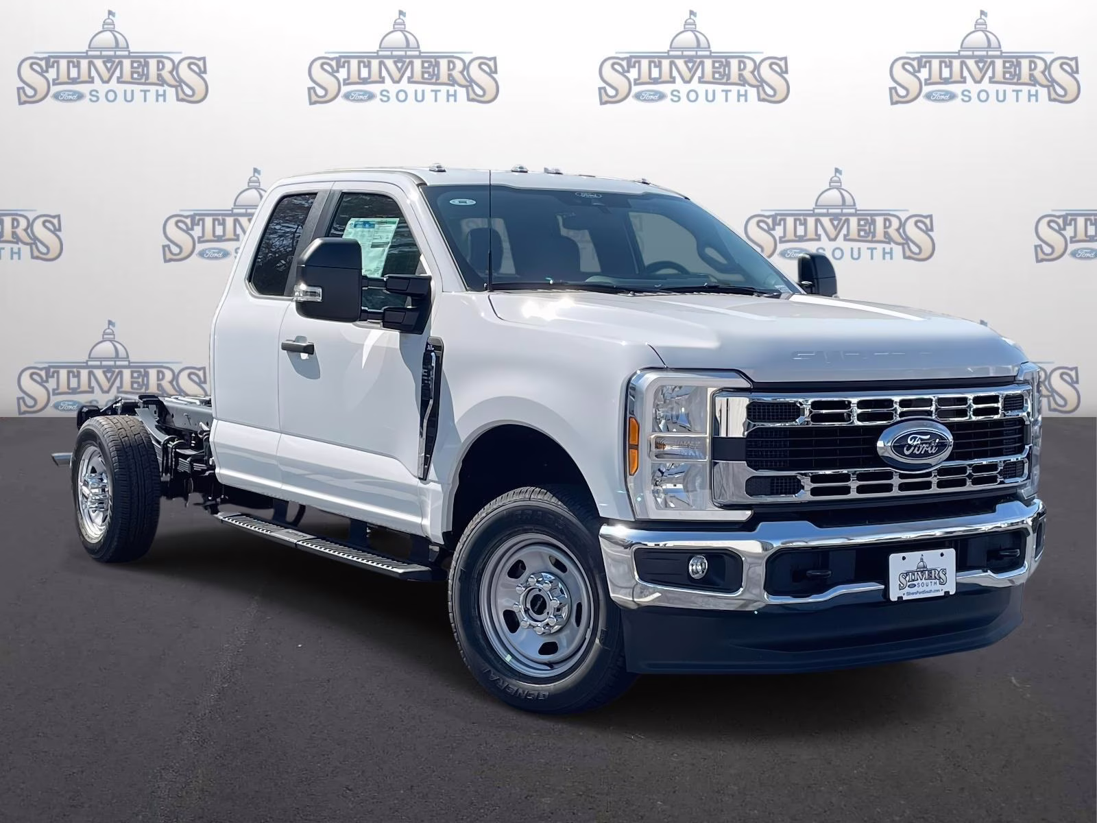 2026 Oxford White Ford Super Duty F-350 SRW XL 4X4 Chassis