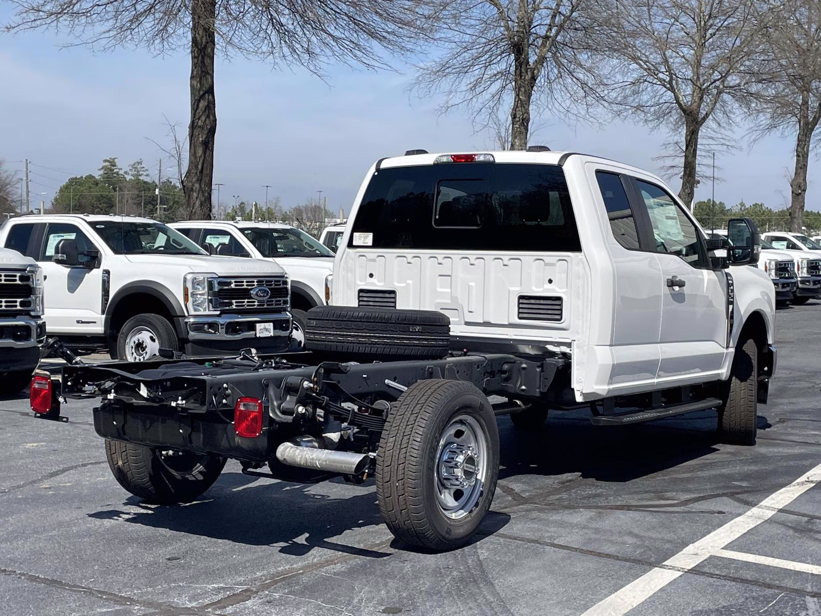 2026 Oxford White Ford Super Duty F-350 SRW XL 4X4 Chassis