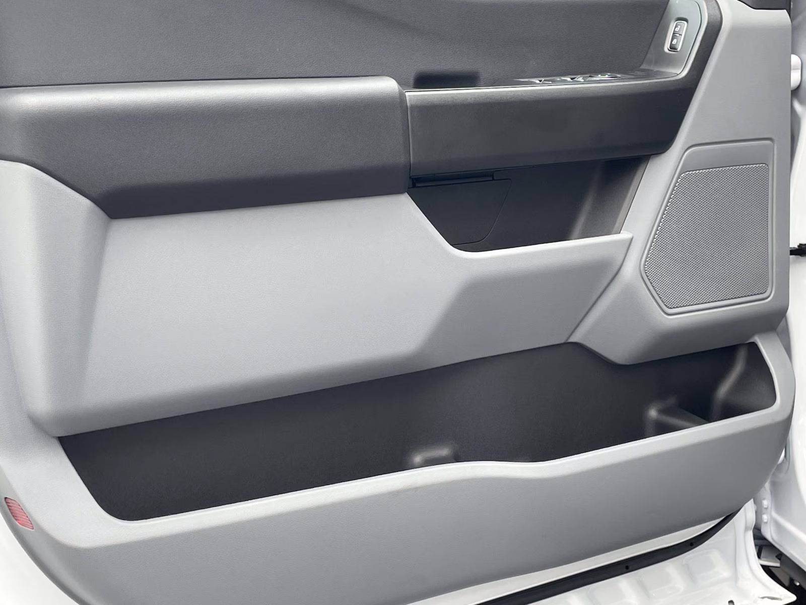 2026 Oxford White Ford Super Duty F-350 SRW XL 4X4 Chassis