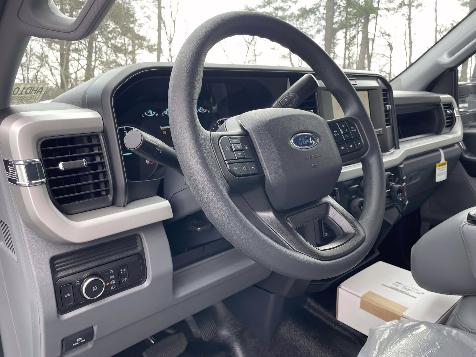 2026 Oxford White Ford Super Duty F-350 SRW XL 4X4 Chassis