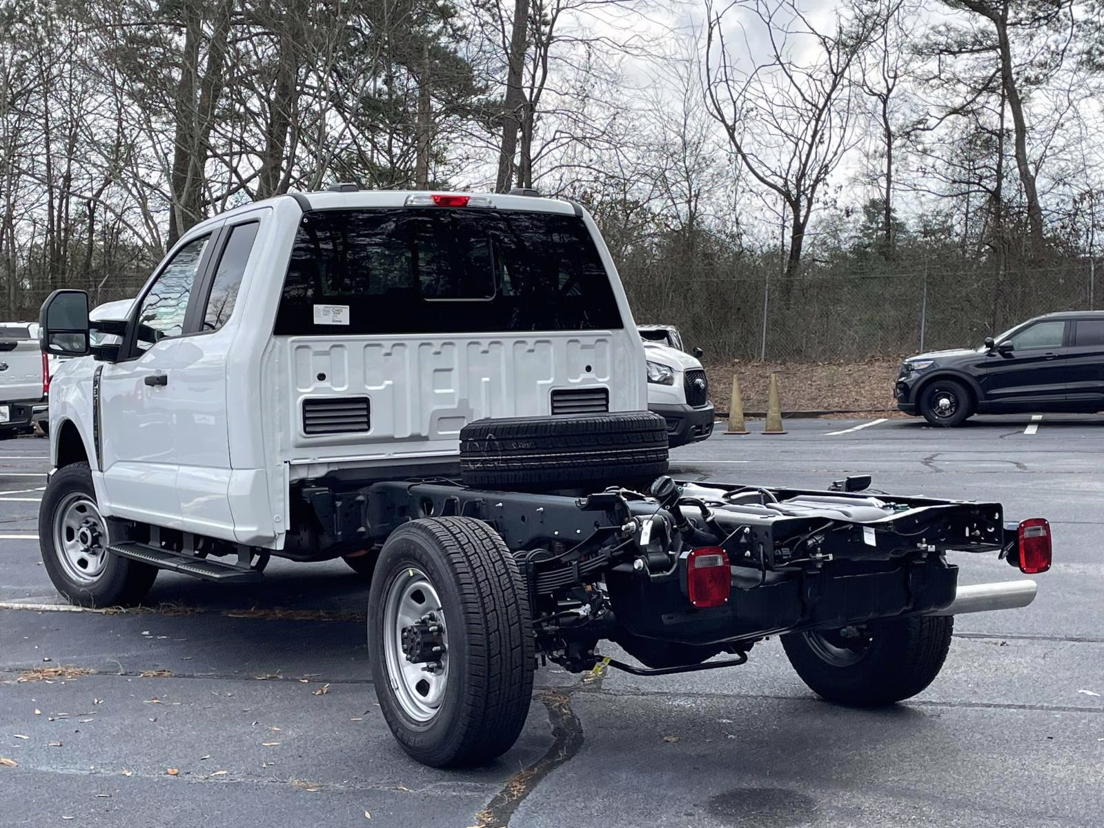2026 Oxford White Ford Super Duty F-350 SRW XL 4X4 Chassis