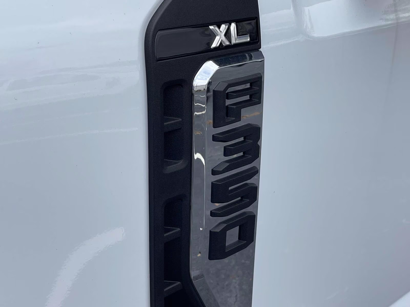 2026 Oxford White Ford Super Duty F-350 SRW XL 4X4 Chassis