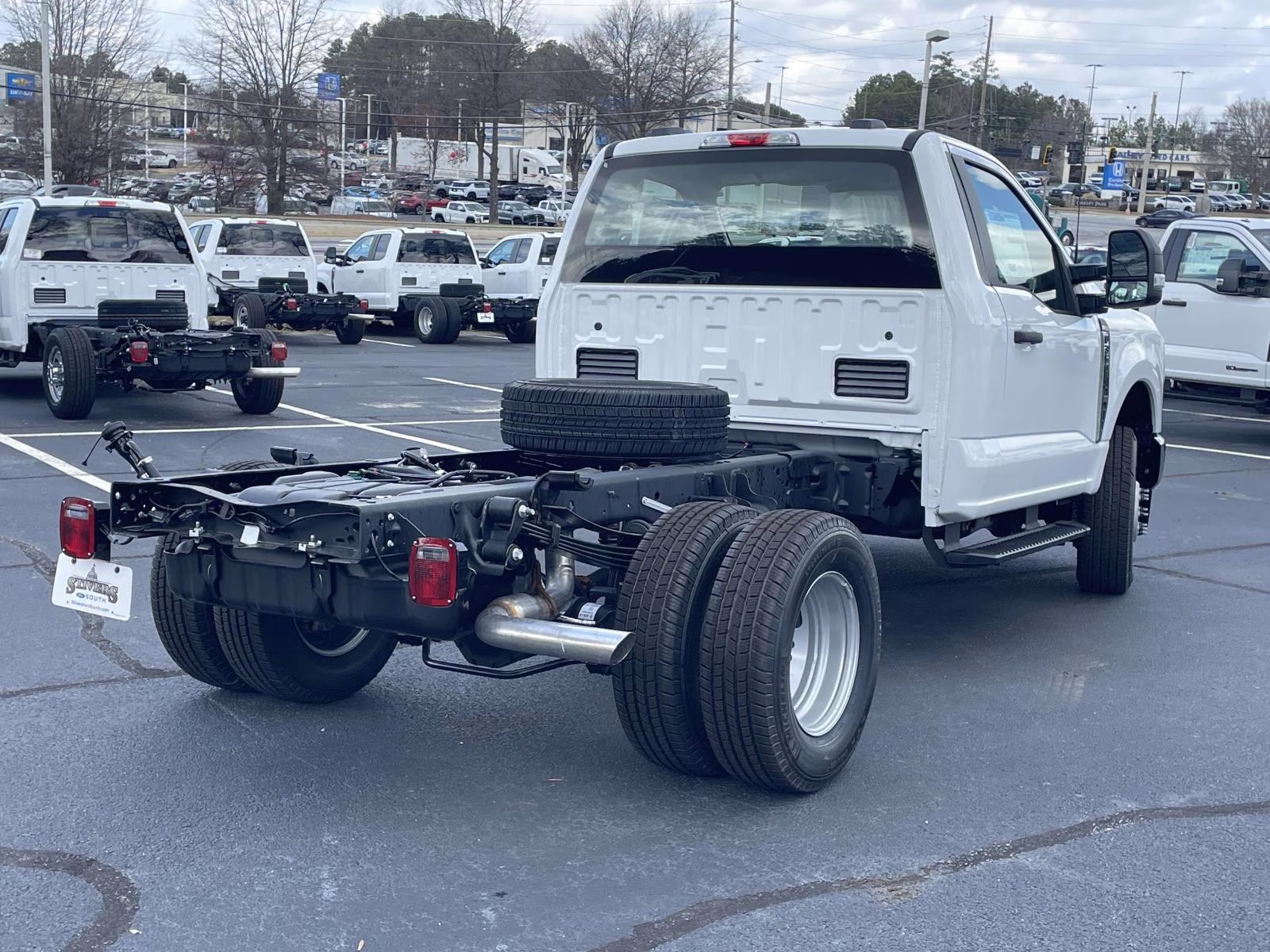 2026 Oxford White Ford Super Duty F-350 SRW XL 4X4 Chassis