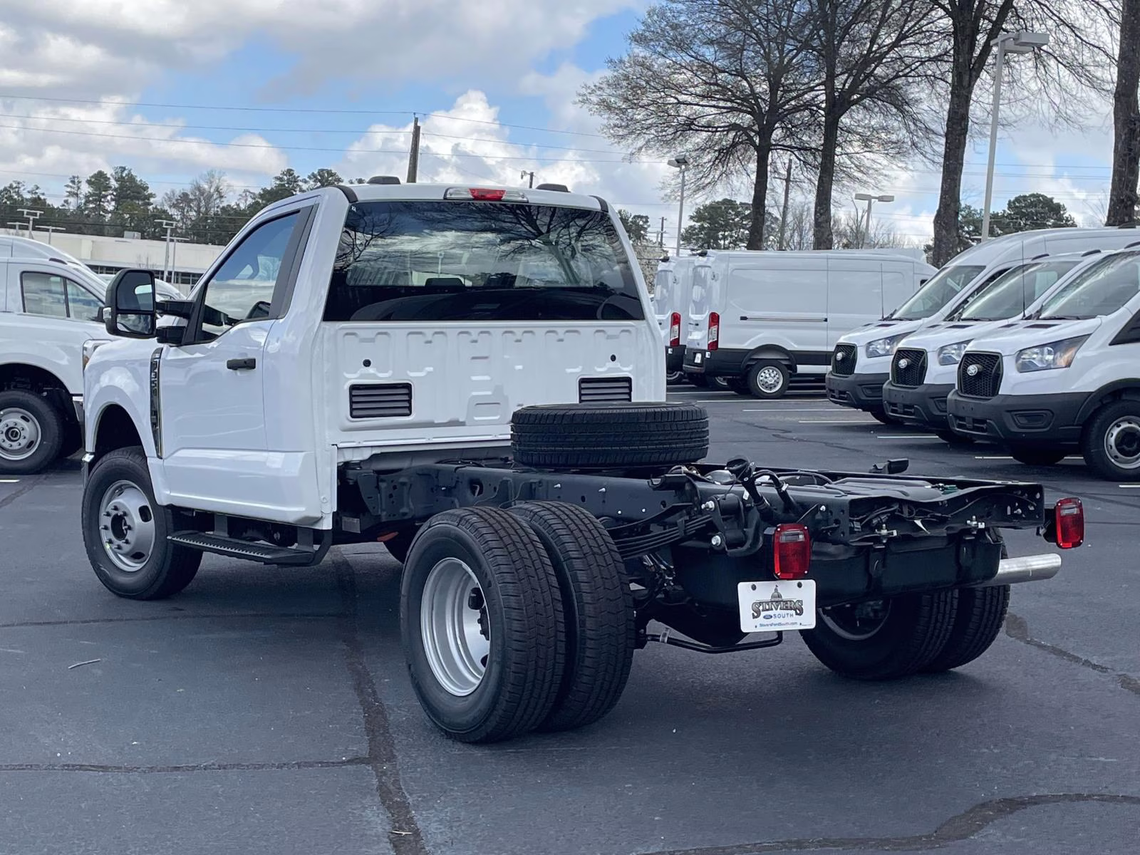 2026 Oxford White Ford Super Duty F-350 SRW XL 4X4 Chassis
