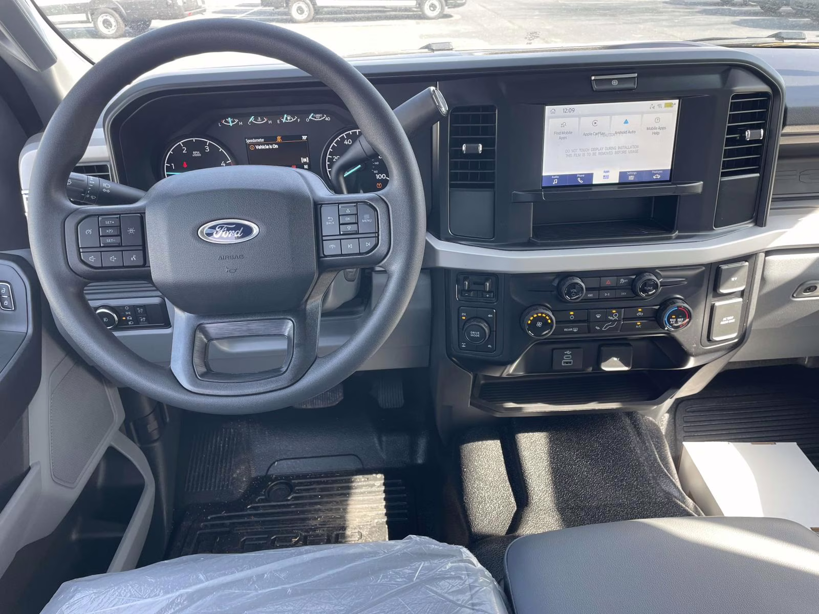 2026 Oxford White Ford Super Duty F-350 SRW XL 4X4 Chassis