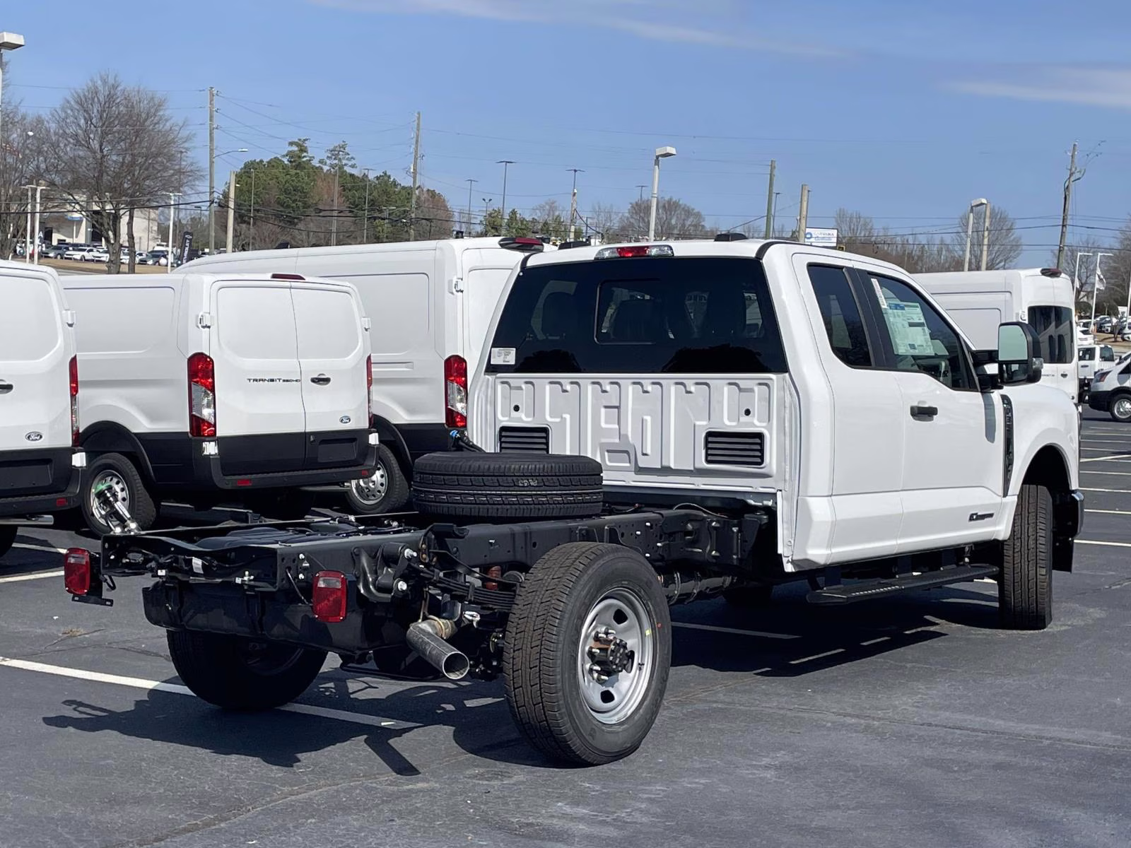 2026 Oxford White Ford Super Duty F-350 SRW XL 4X4 Chassis