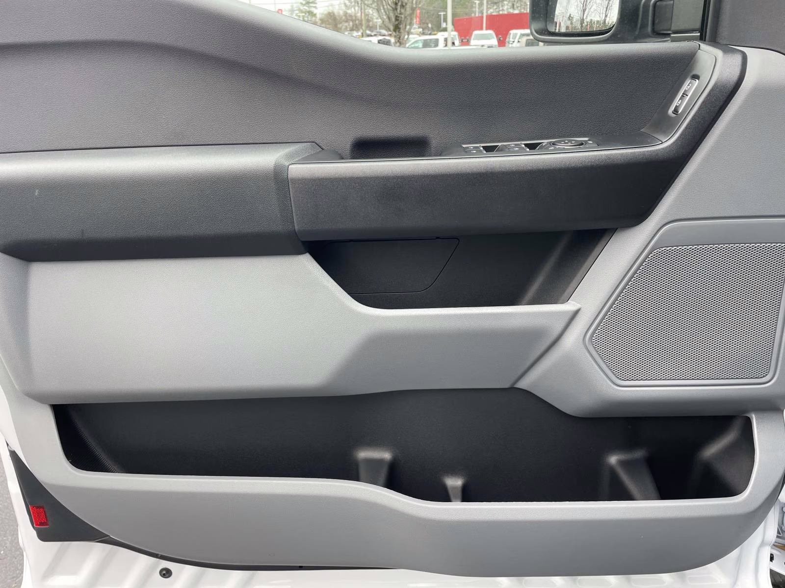 2026 Oxford White Ford Super Duty F-350 DRW XL RWD Chassis