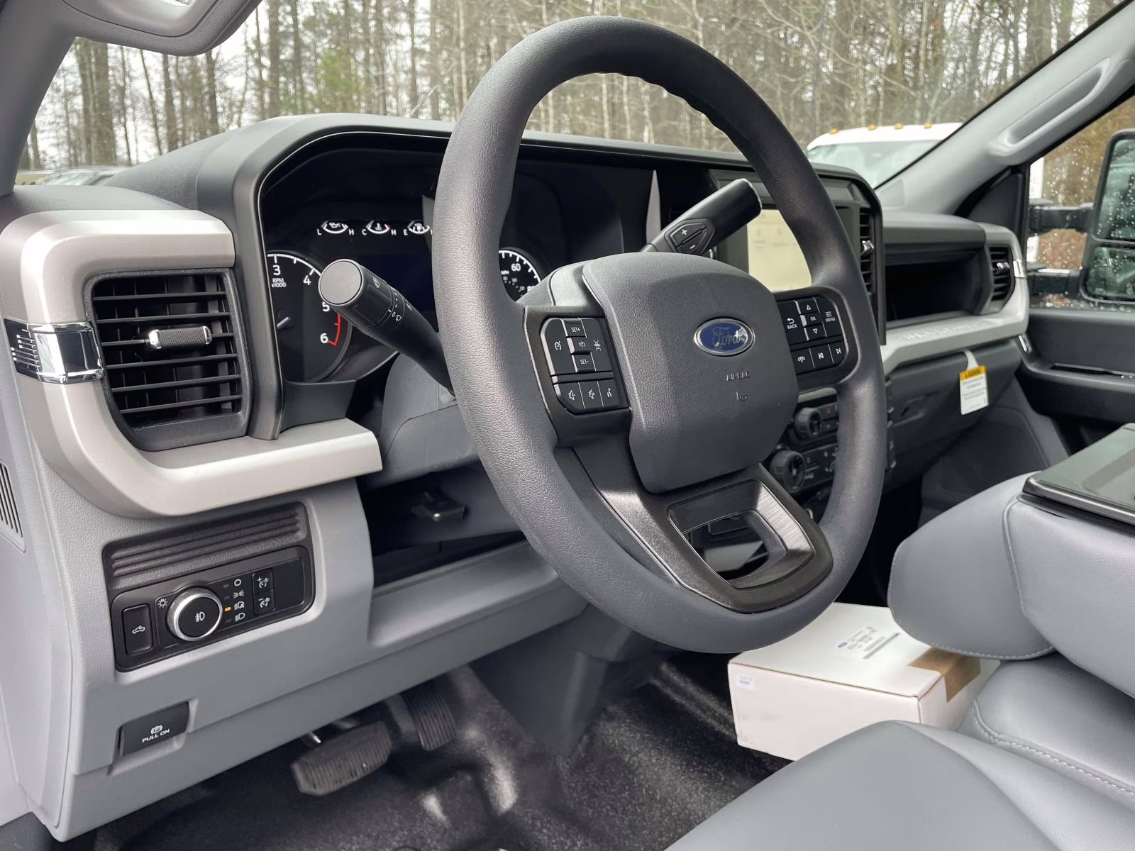 2026 Oxford White Ford Super Duty F-350 DRW XL RWD Chassis