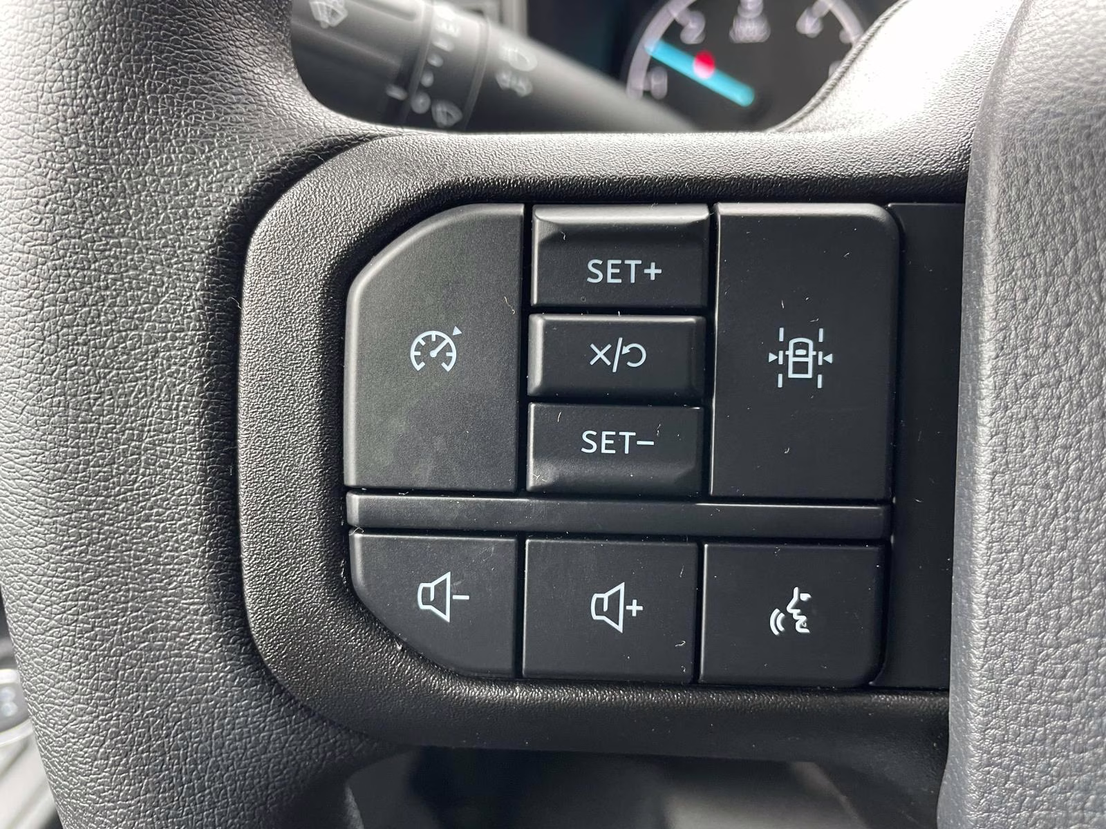 2026 Oxford White Ford Super Duty F-350 DRW XL RWD Chassis