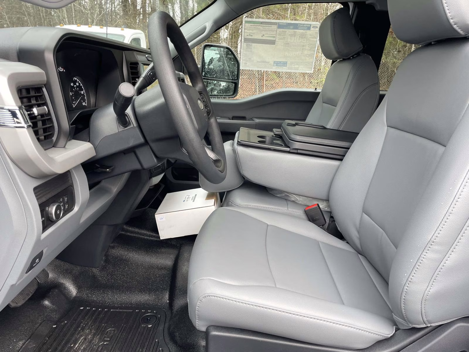 2026 Oxford White Ford Super Duty F-350 DRW XL RWD Chassis