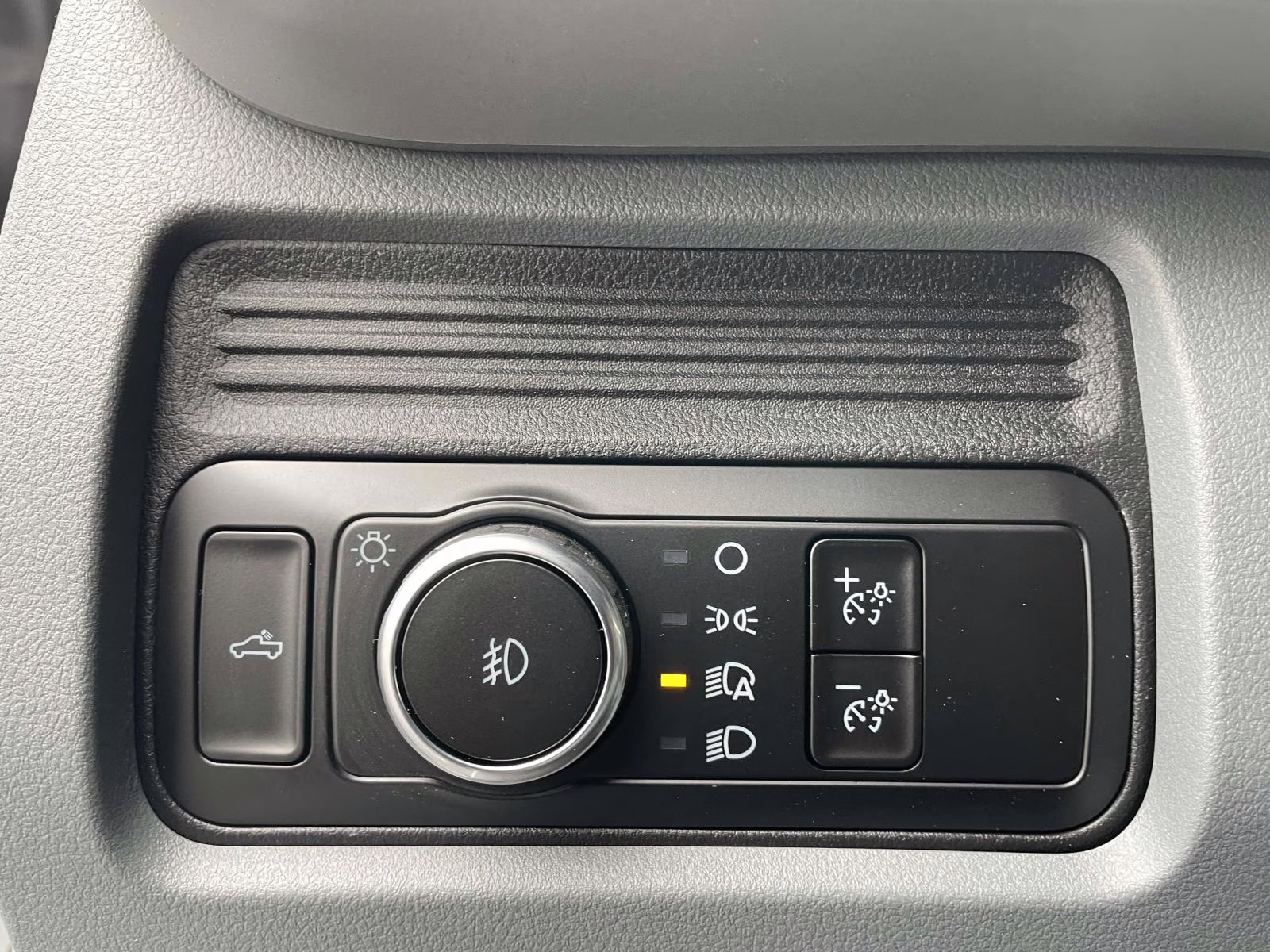 2026 Oxford White Ford Super Duty F-350 DRW XL RWD Chassis