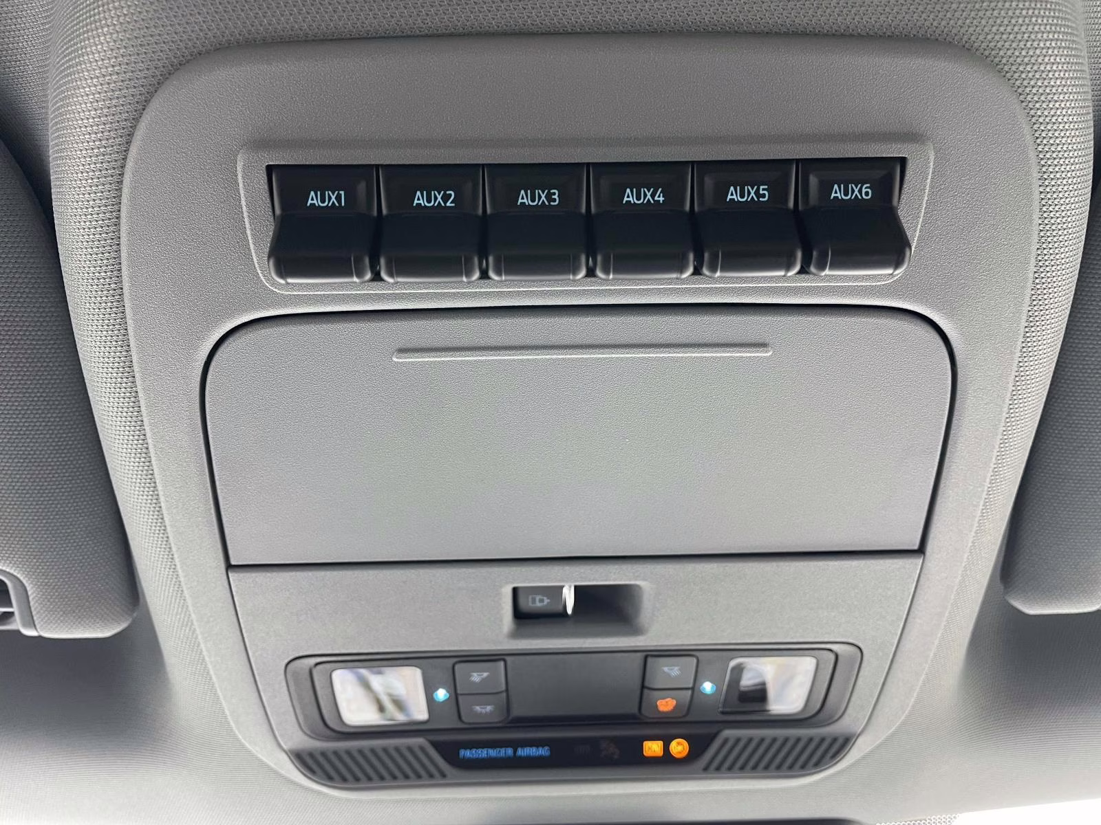 2026 Oxford White Ford Super Duty F-350 DRW XL RWD Chassis