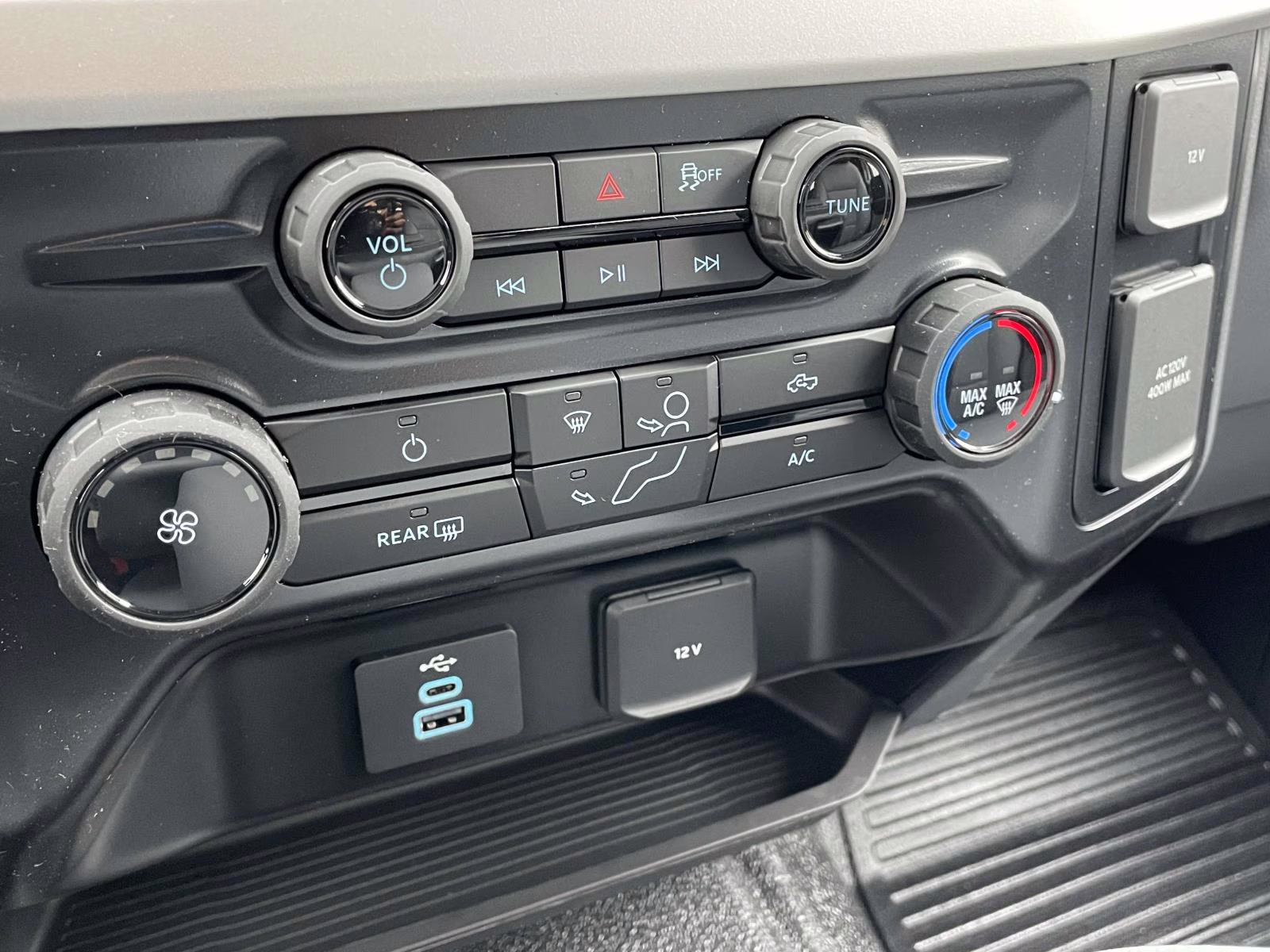 2026 Oxford White Ford Super Duty F-350 DRW XL RWD Chassis