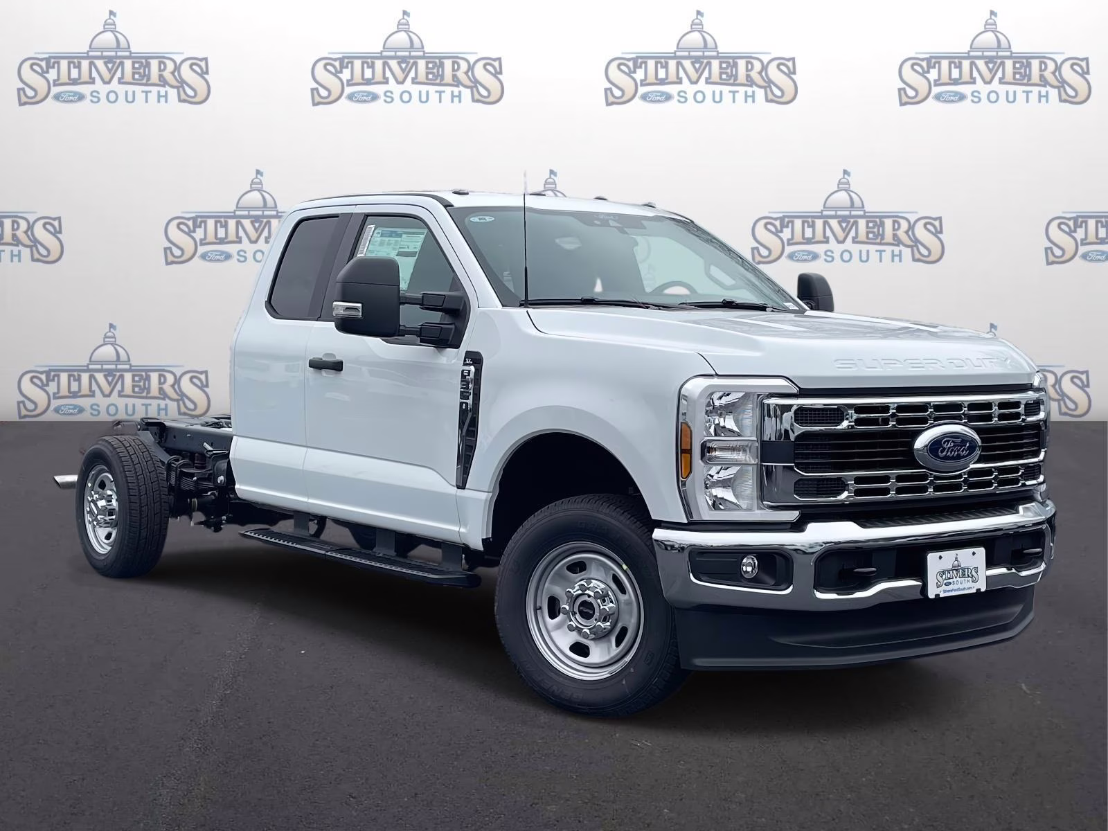 2026 Oxford White Ford Super Duty F-350 DRW XL 4X4 Chassis