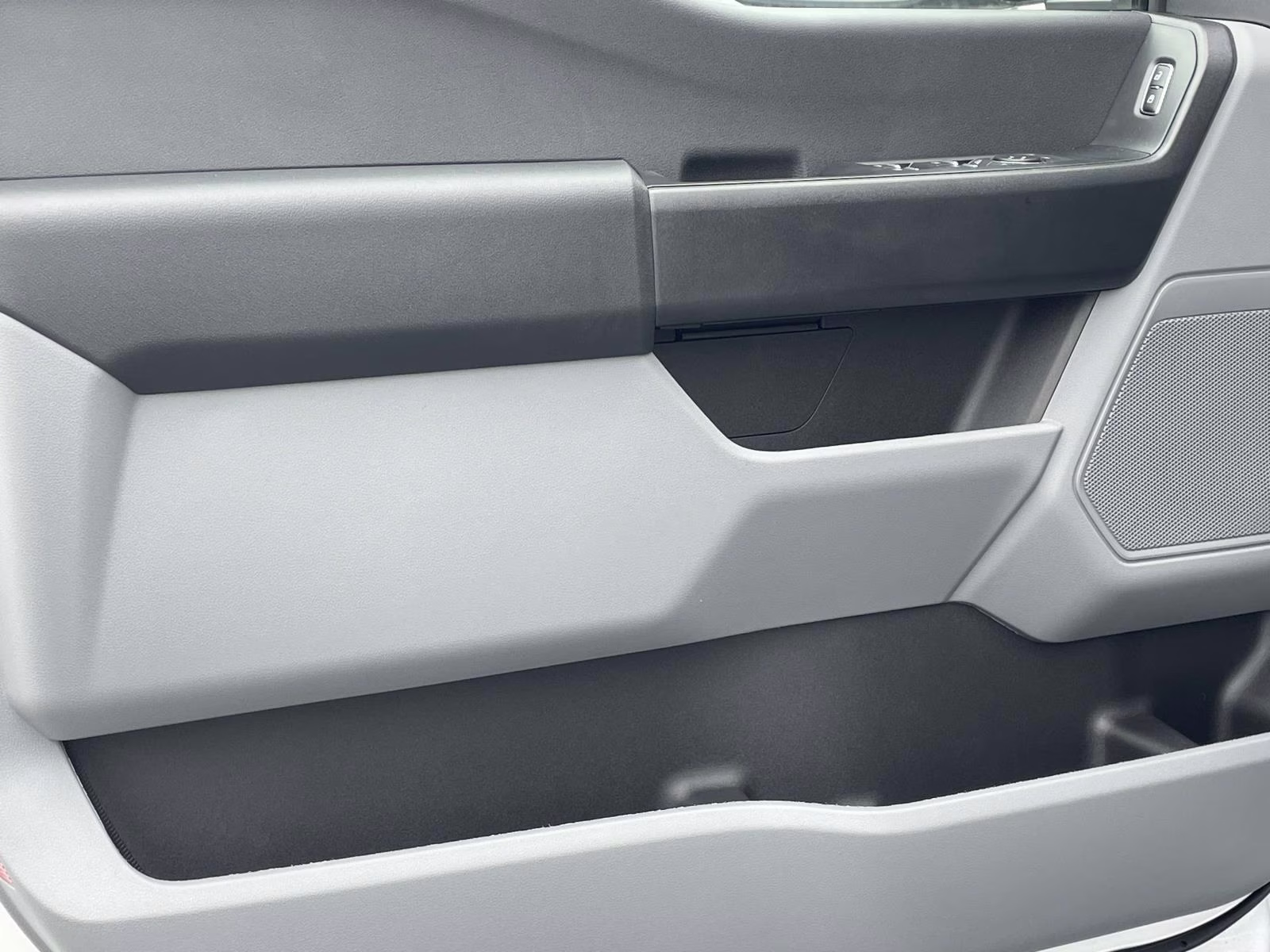 2026 Oxford White Ford Super Duty F-350 DRW XL 4X4 Chassis