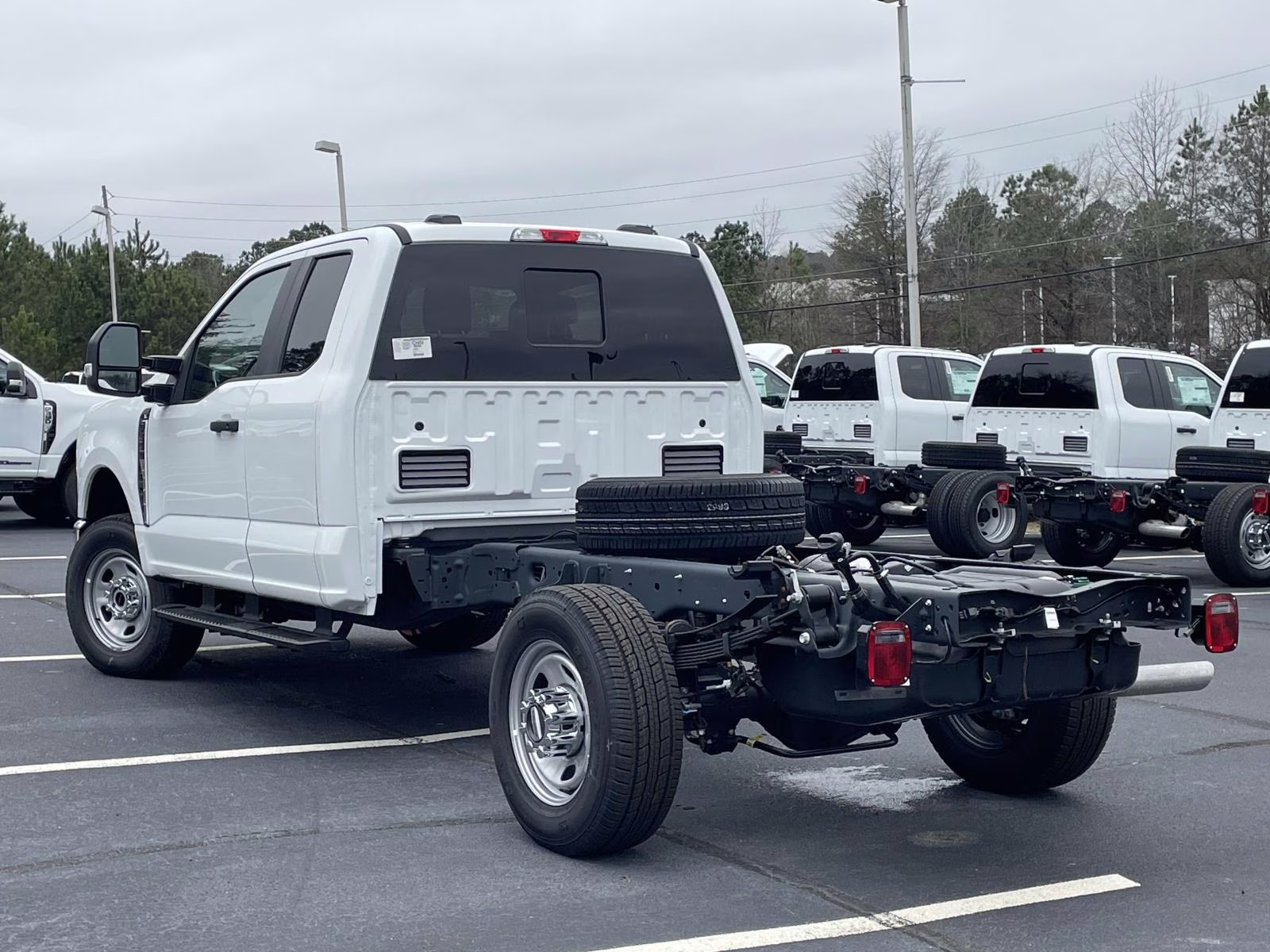 2026 Oxford White Ford Super Duty F-350 DRW XL 4X4 Chassis