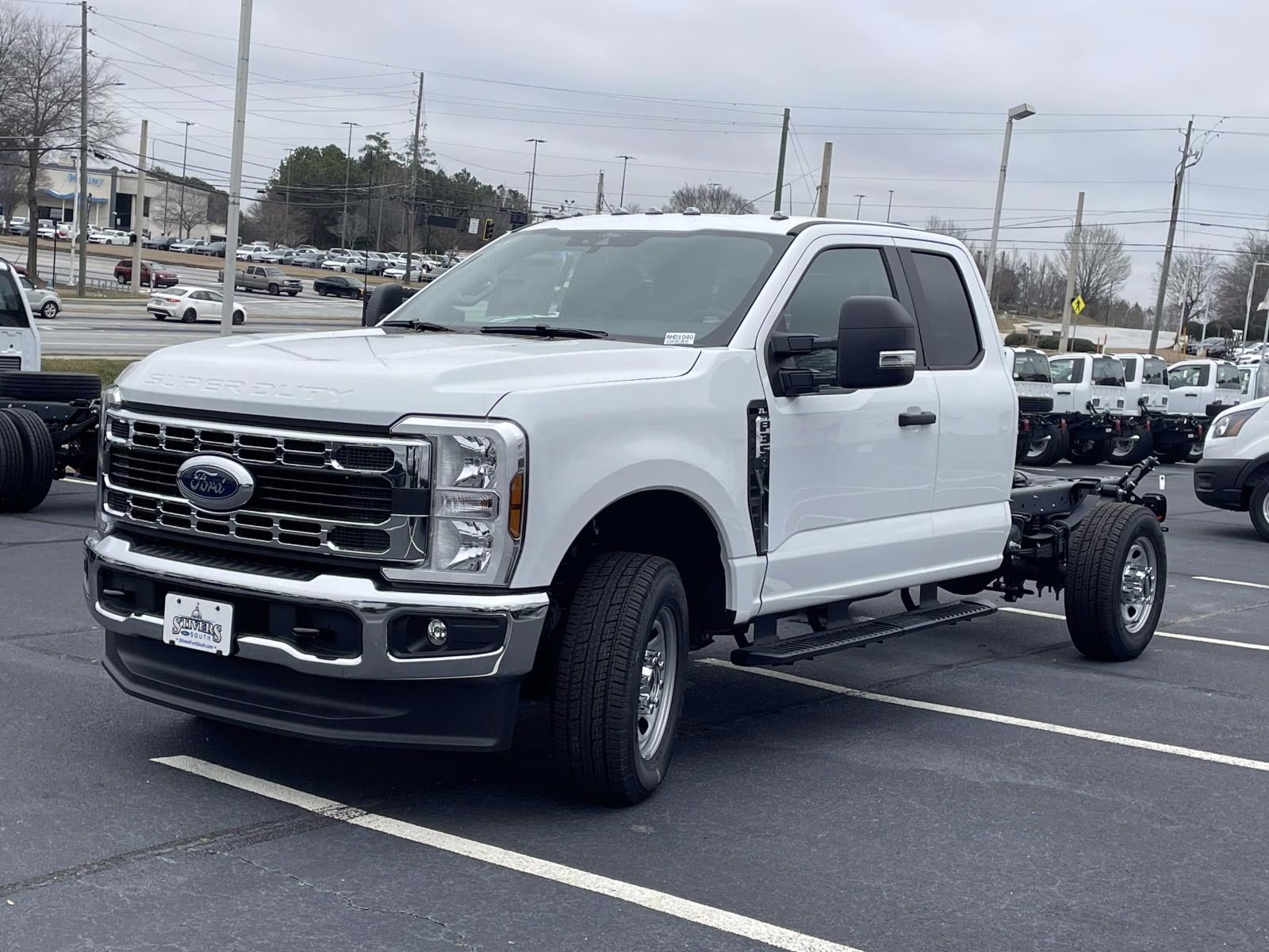 2026 Oxford White Ford Super Duty F-350 DRW XL 4X4 Chassis