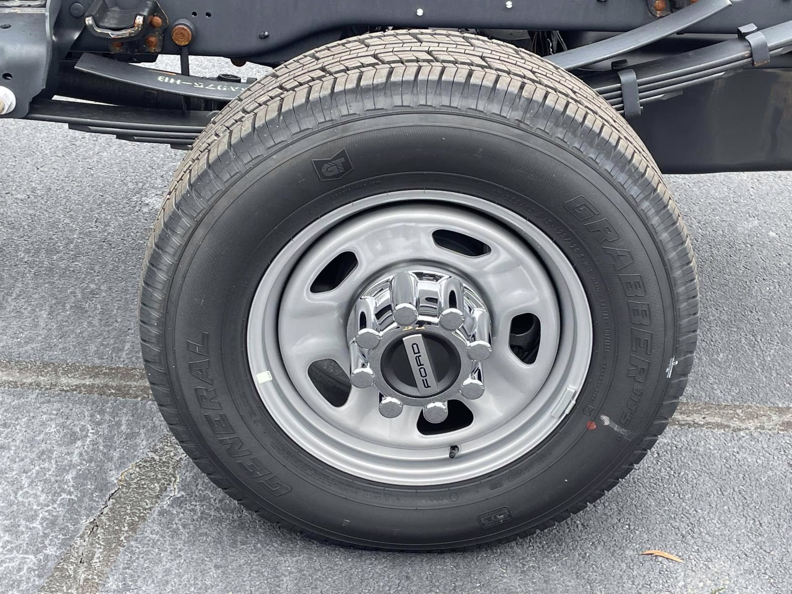 2026 Oxford White Ford Super Duty F-350 DRW XL 4X4 Chassis