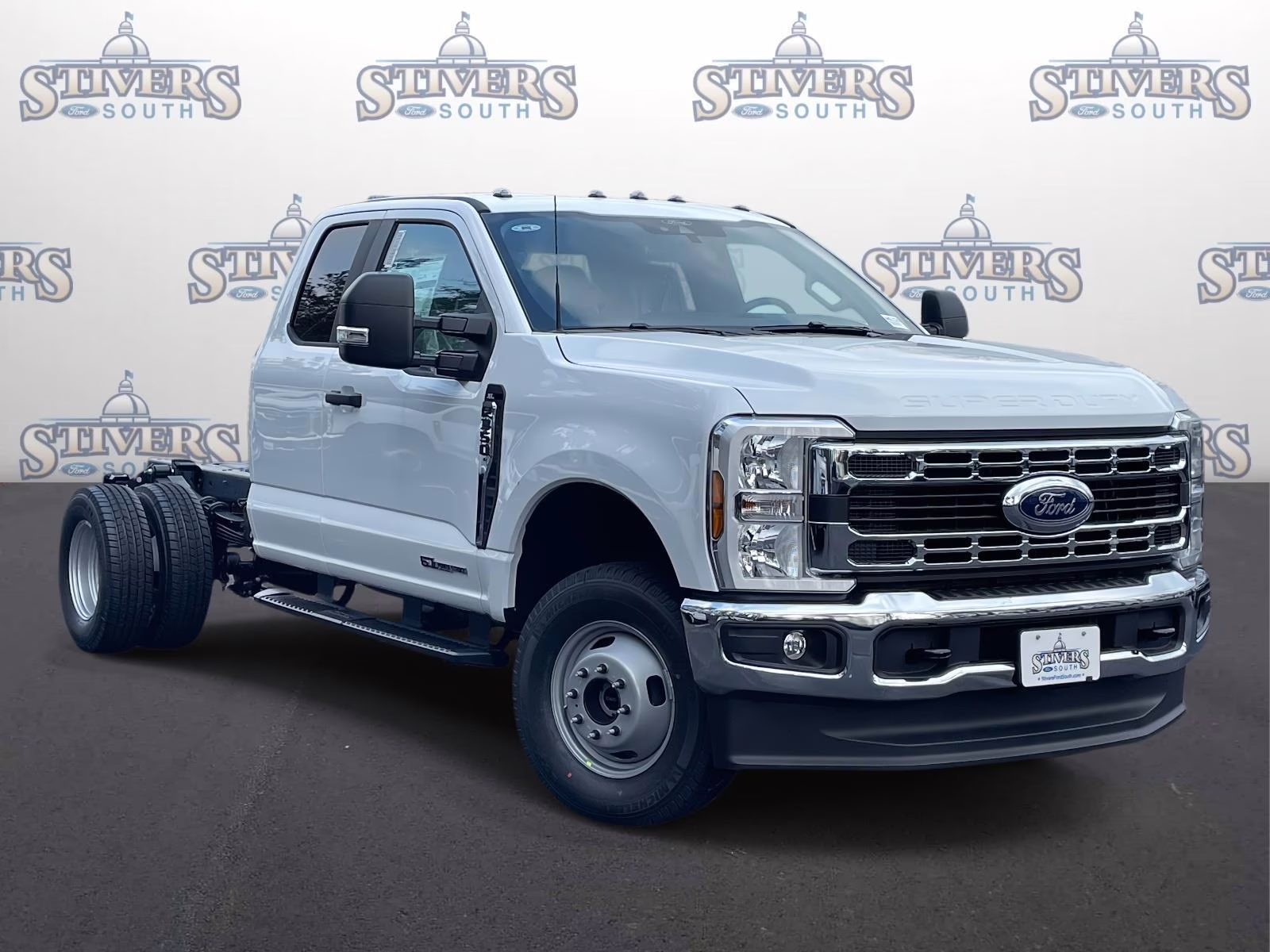 2026 Oxford White Ford Super Duty F-350 DRW XL 4X4 Chassis