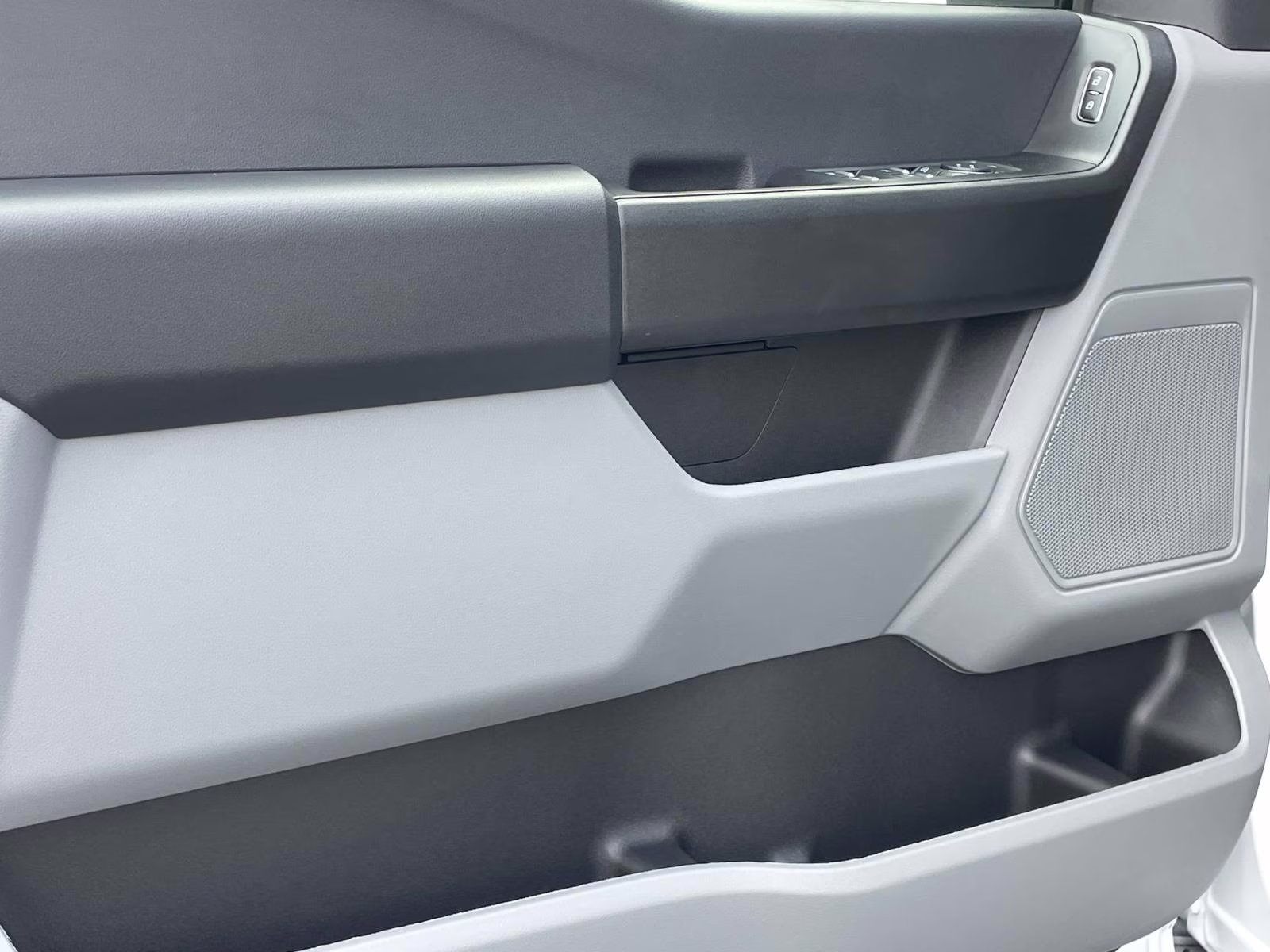 2026 Oxford White Ford Super Duty F-350 DRW XL 4X4 Chassis