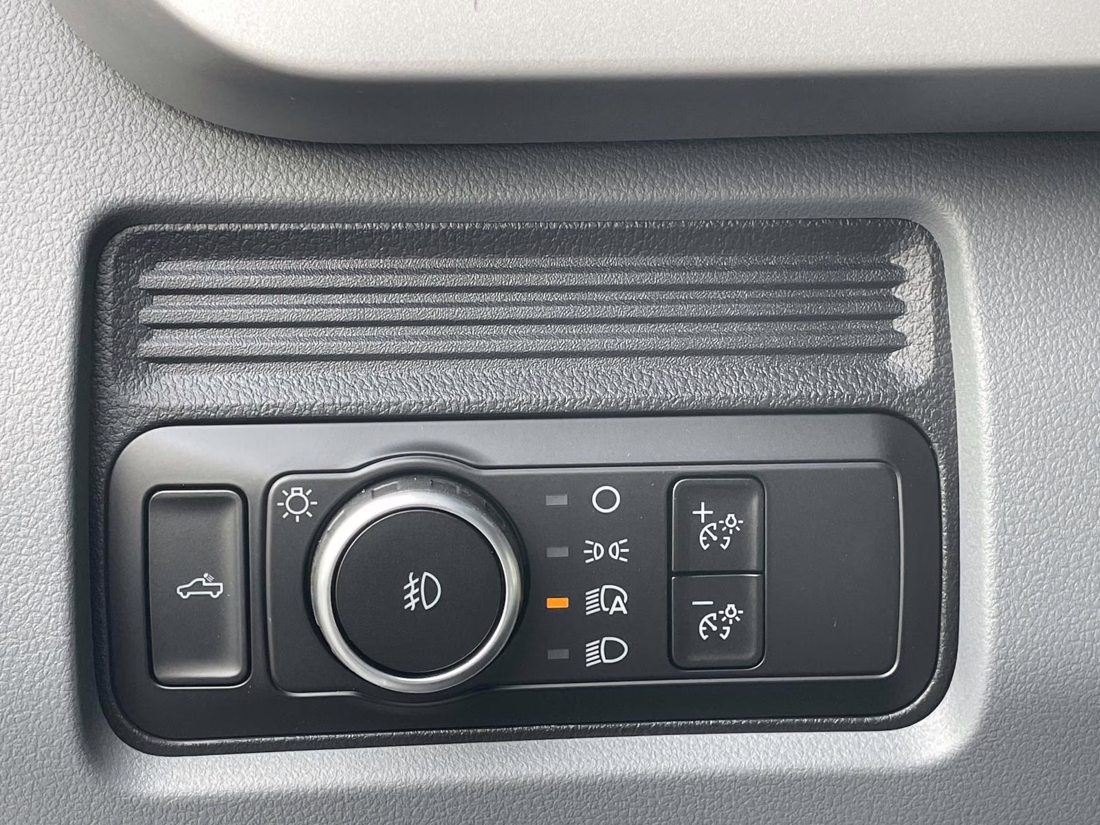 2026 Oxford White Ford Super Duty F-350 DRW XL 4X4 Chassis