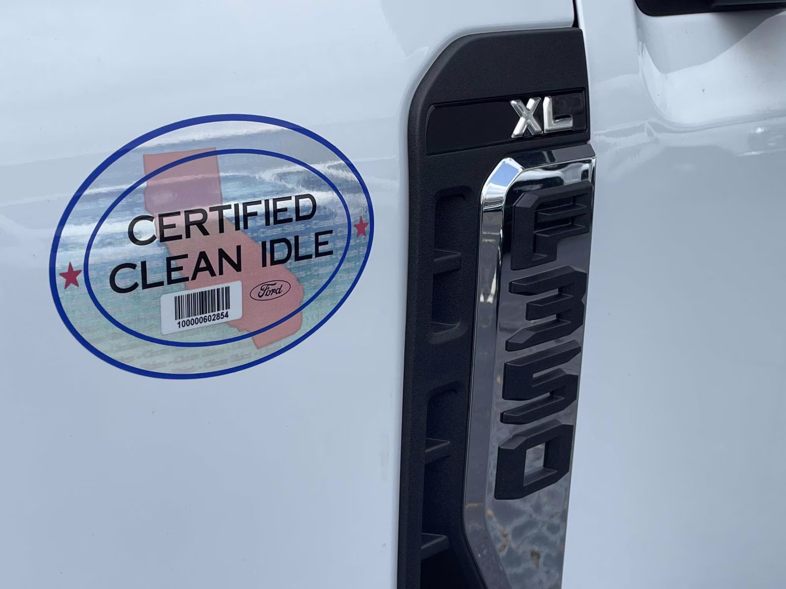 2026 Oxford White Ford Super Duty F-350 DRW XL 4X4 Chassis