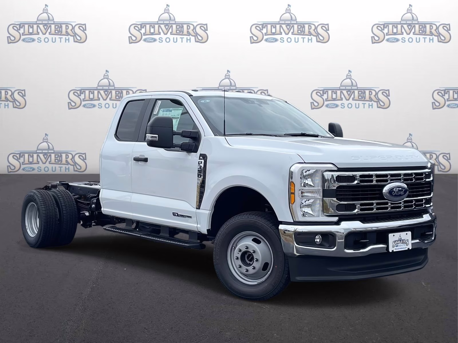 2026 Oxford White Ford Super Duty F-350 DRW XL 4X4 Chassis