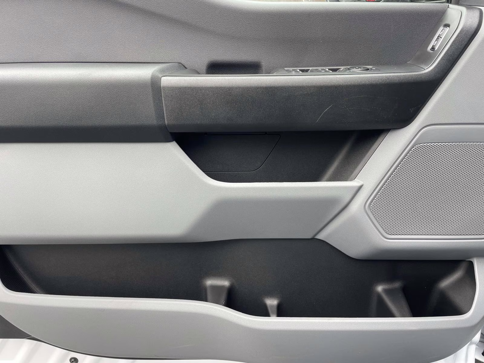 2026 Oxford White Ford Super Duty F-350 DRW XL 4X4 Chassis