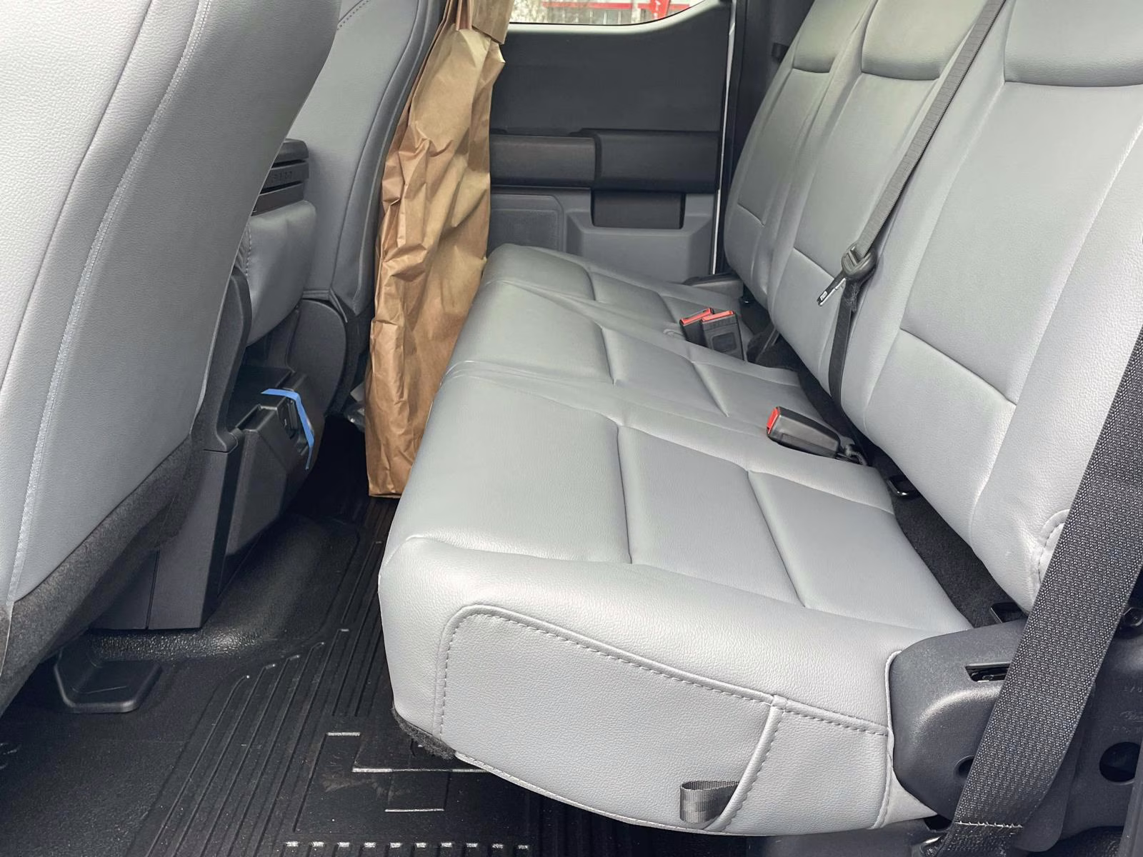 2026 Oxford White Ford Super Duty F-350 DRW XL 4X4 Chassis