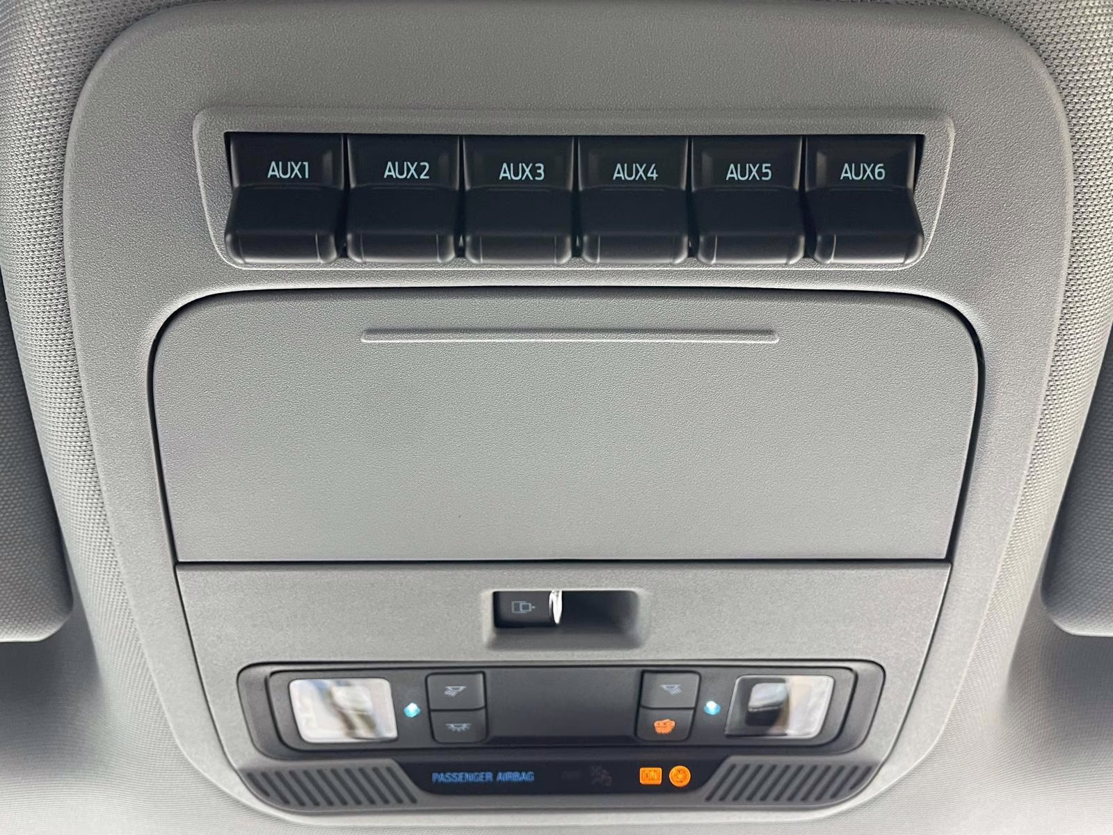 2026 Oxford White Ford Super Duty F-350 DRW XL 4X4 Chassis