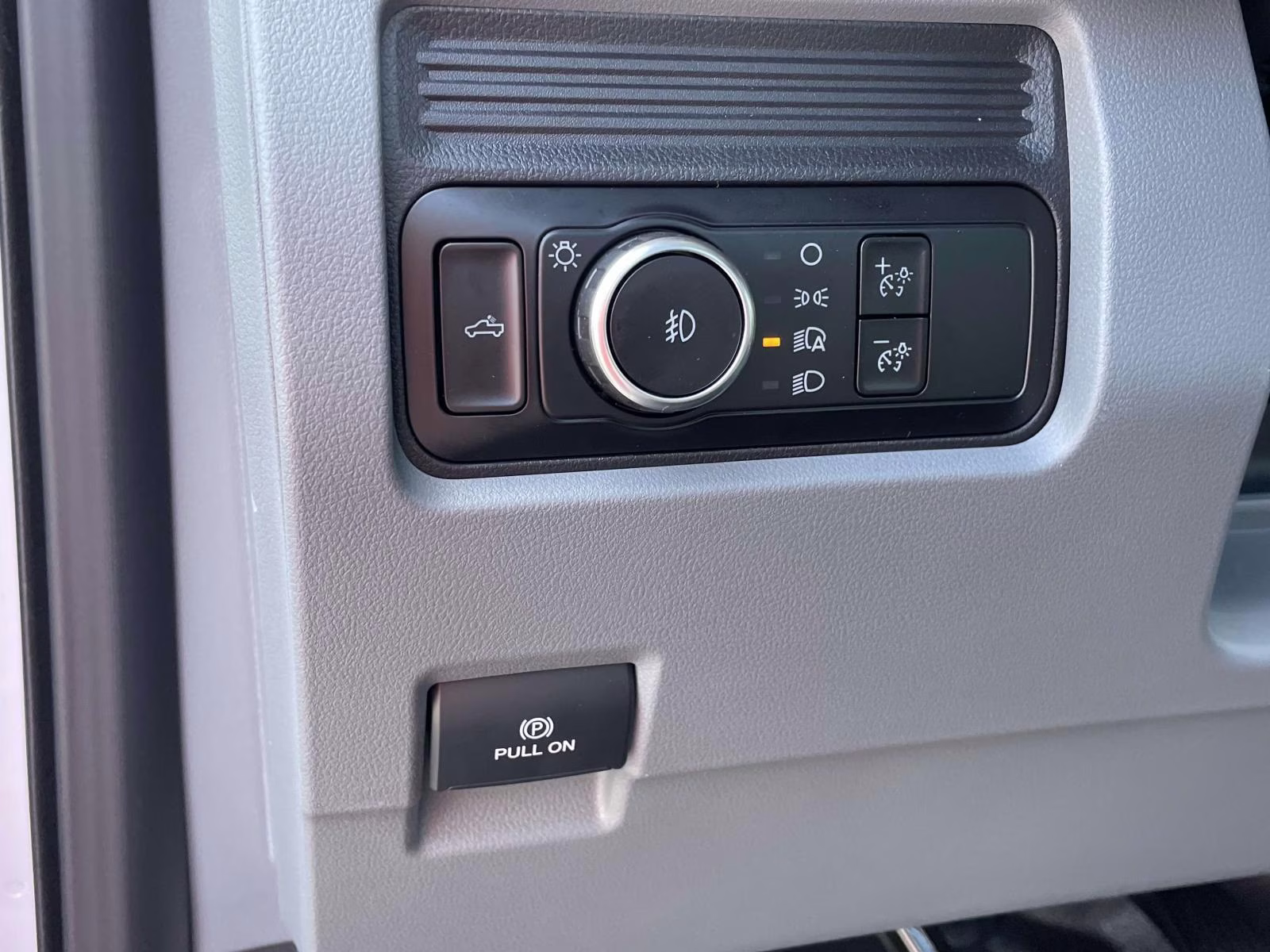 2025 Oxford White Ford Super Duty F-250 SRW XL RWD Truck