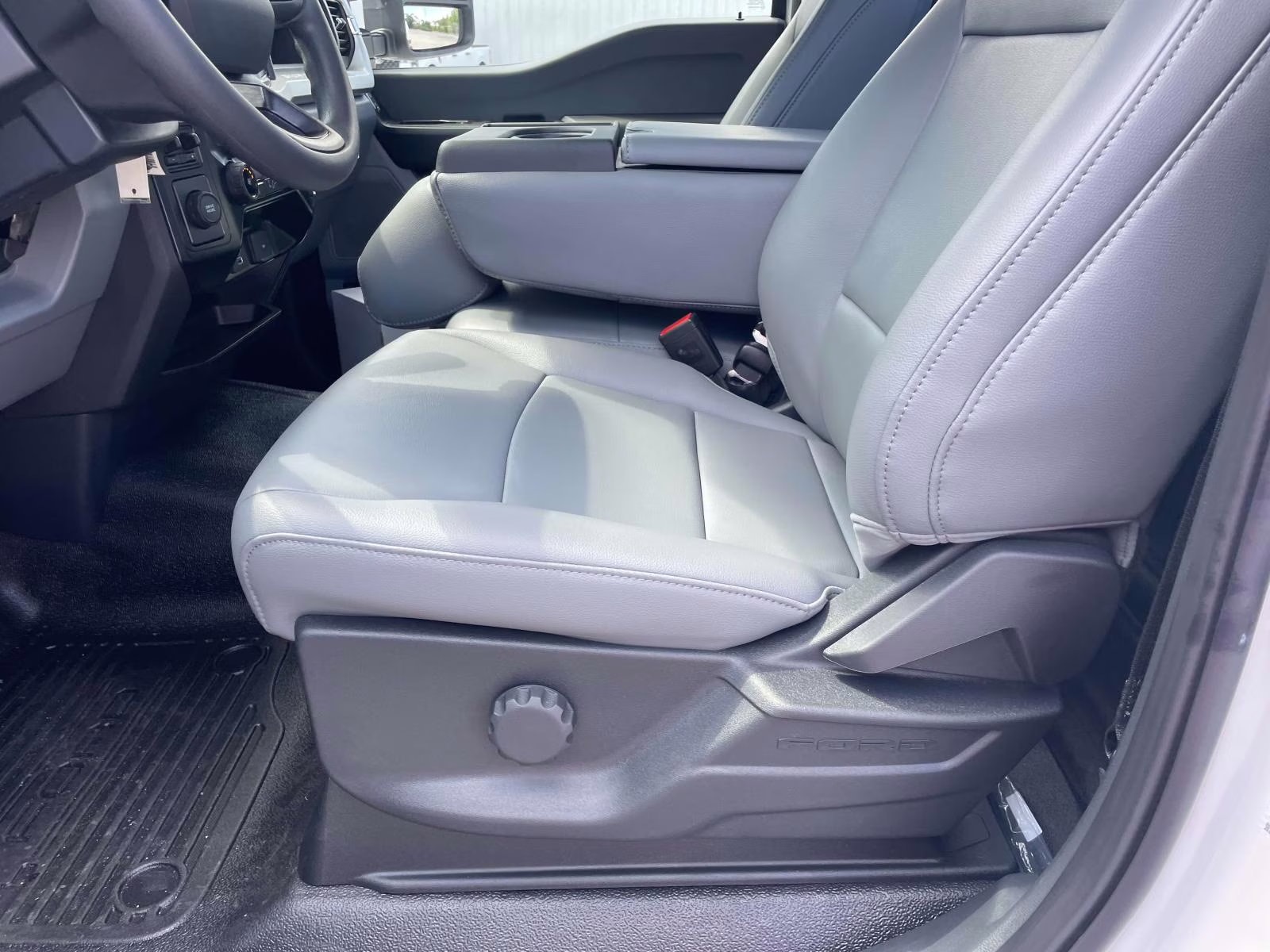 2025 Oxford White Ford Super Duty F-250 SRW XL RWD Truck