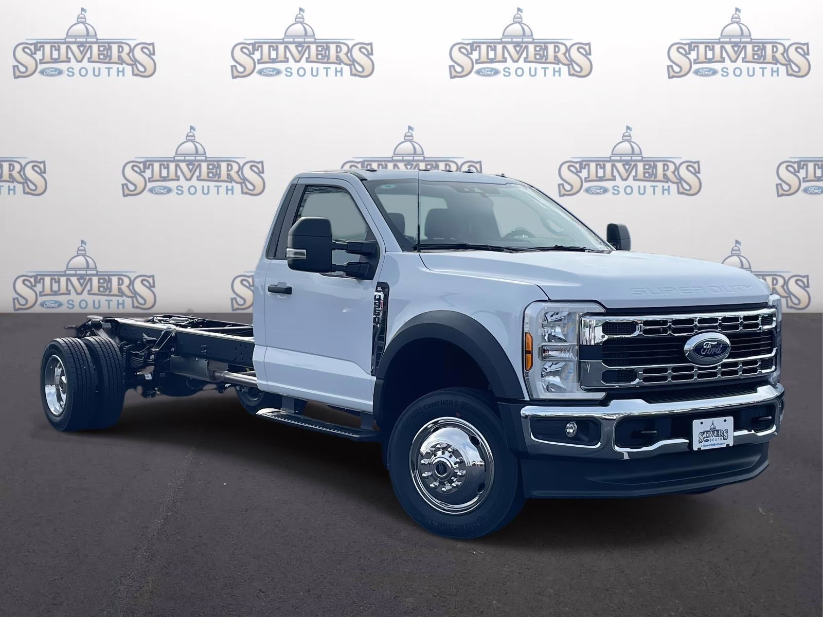 2026 Oxford White Ford Super Duty F-550 DRW XL RWD Chassis