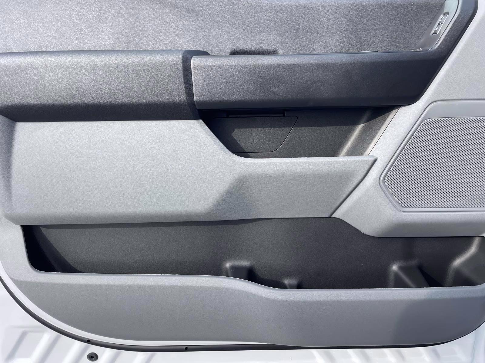 2026 Oxford White Ford Super Duty F-550 DRW XL RWD Chassis