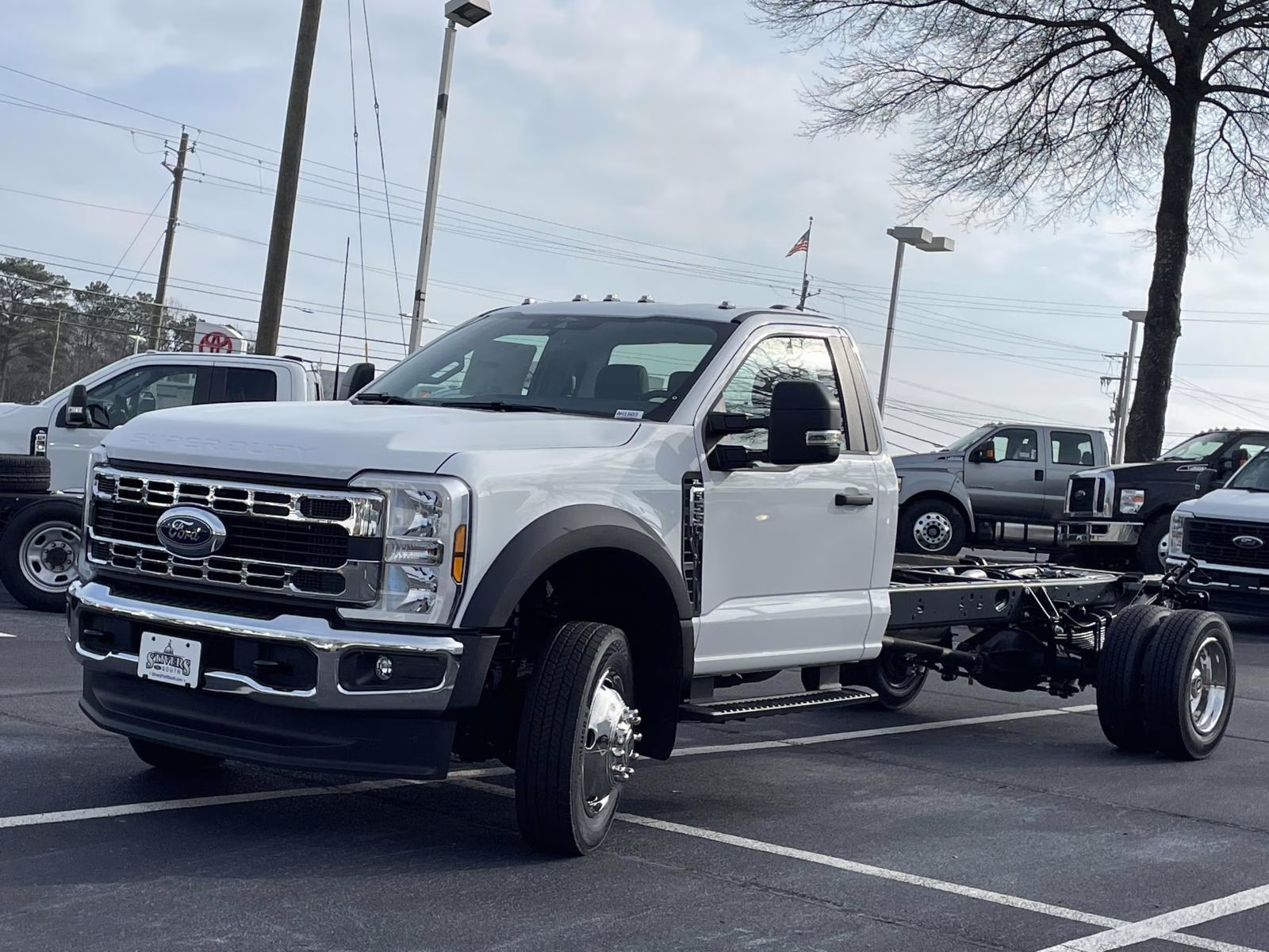 2026 Oxford White Ford Super Duty F-550 DRW XL RWD Chassis